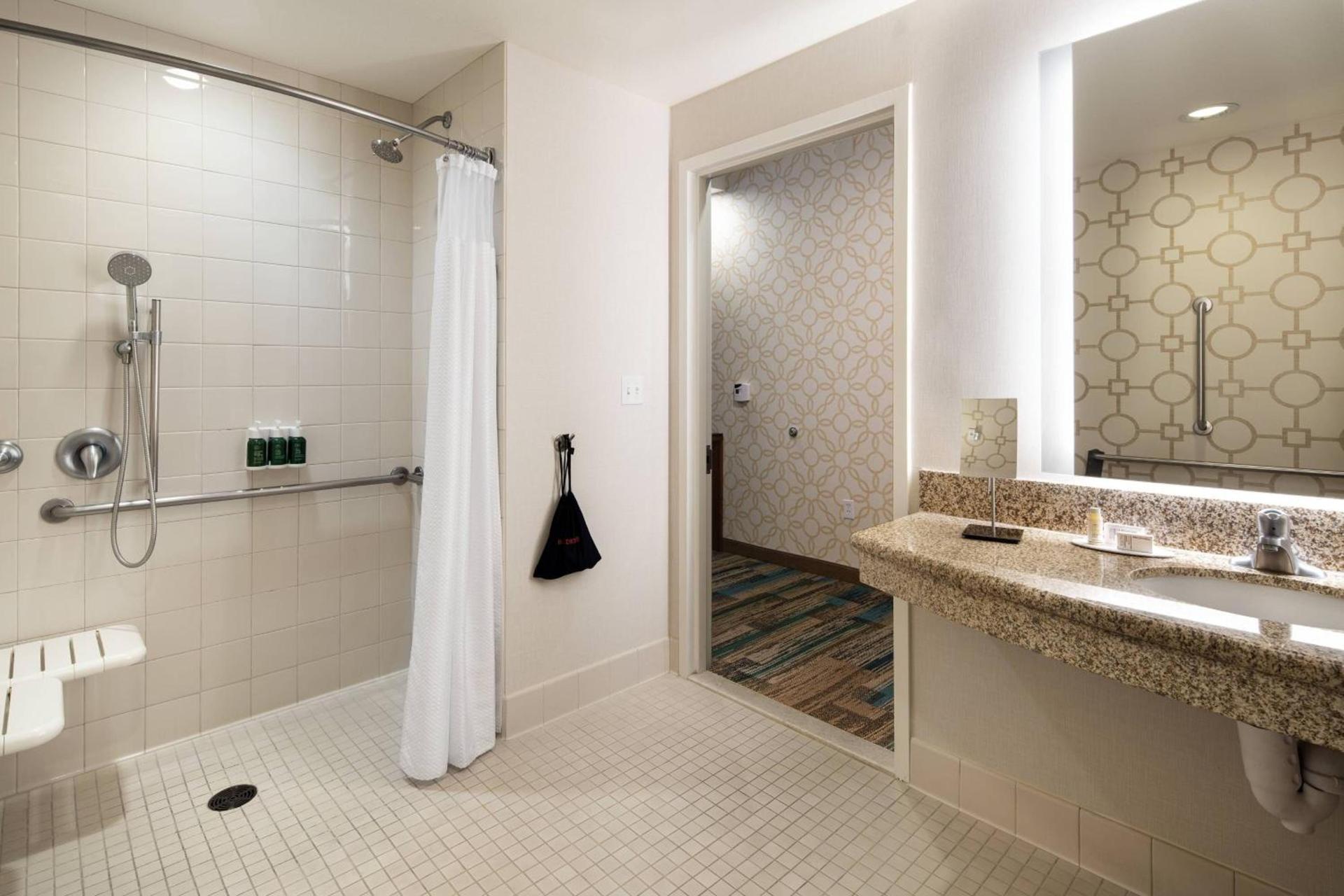 Courtyard by Marriott Santa Barbara Goleta photo 18
