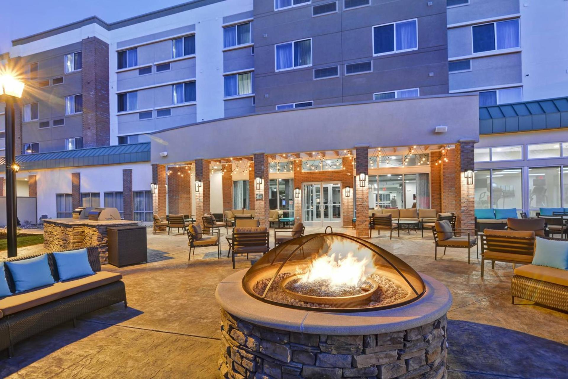 Courtyard by Marriott Long Island Islip/Courthouse Complex photo 18