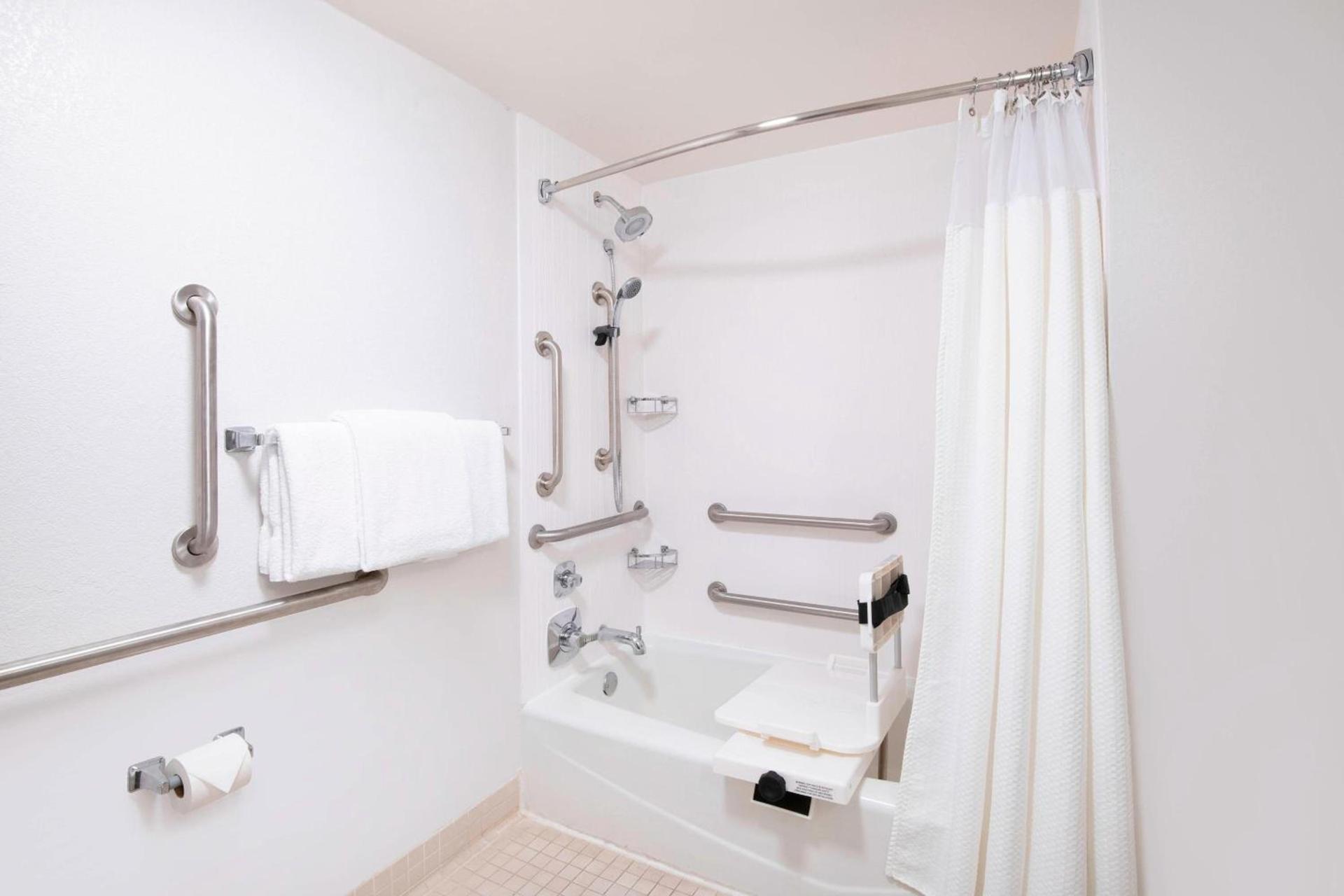 Courtyard by Marriott Savannah Midtown photo 11