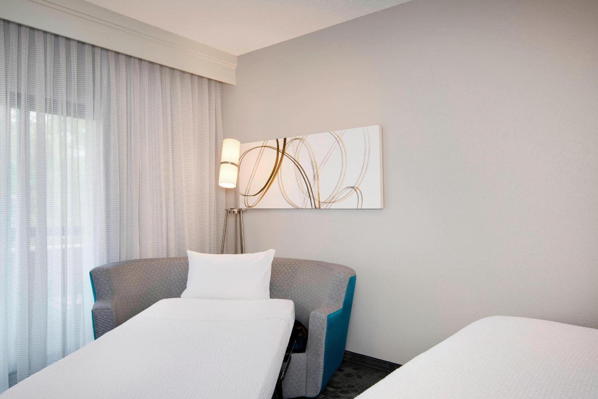 Courtyard by Marriott Savannah Midtown photo 8