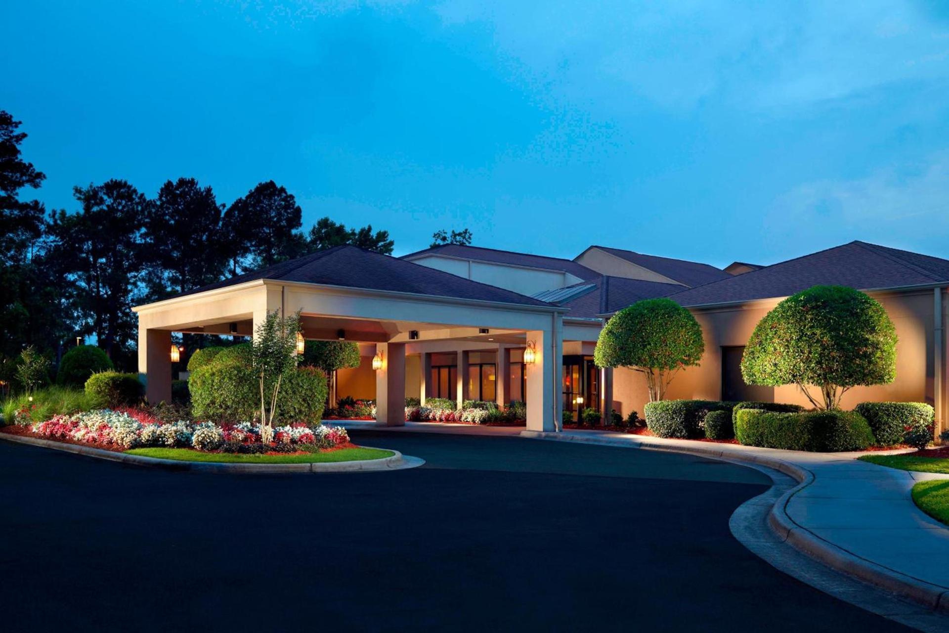 Courtyard by Marriott Savannah Midtown photo 1