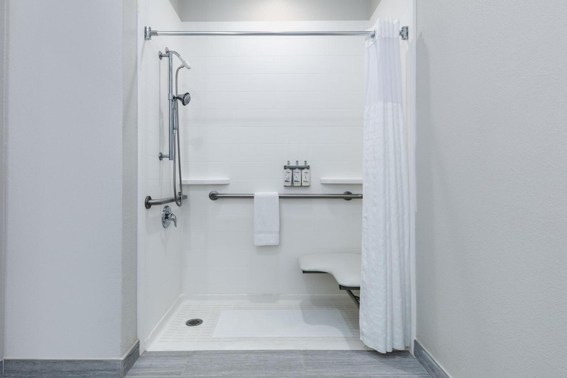 Holiday Inn Express Hotel & Suites Winnie by IHG photo 35