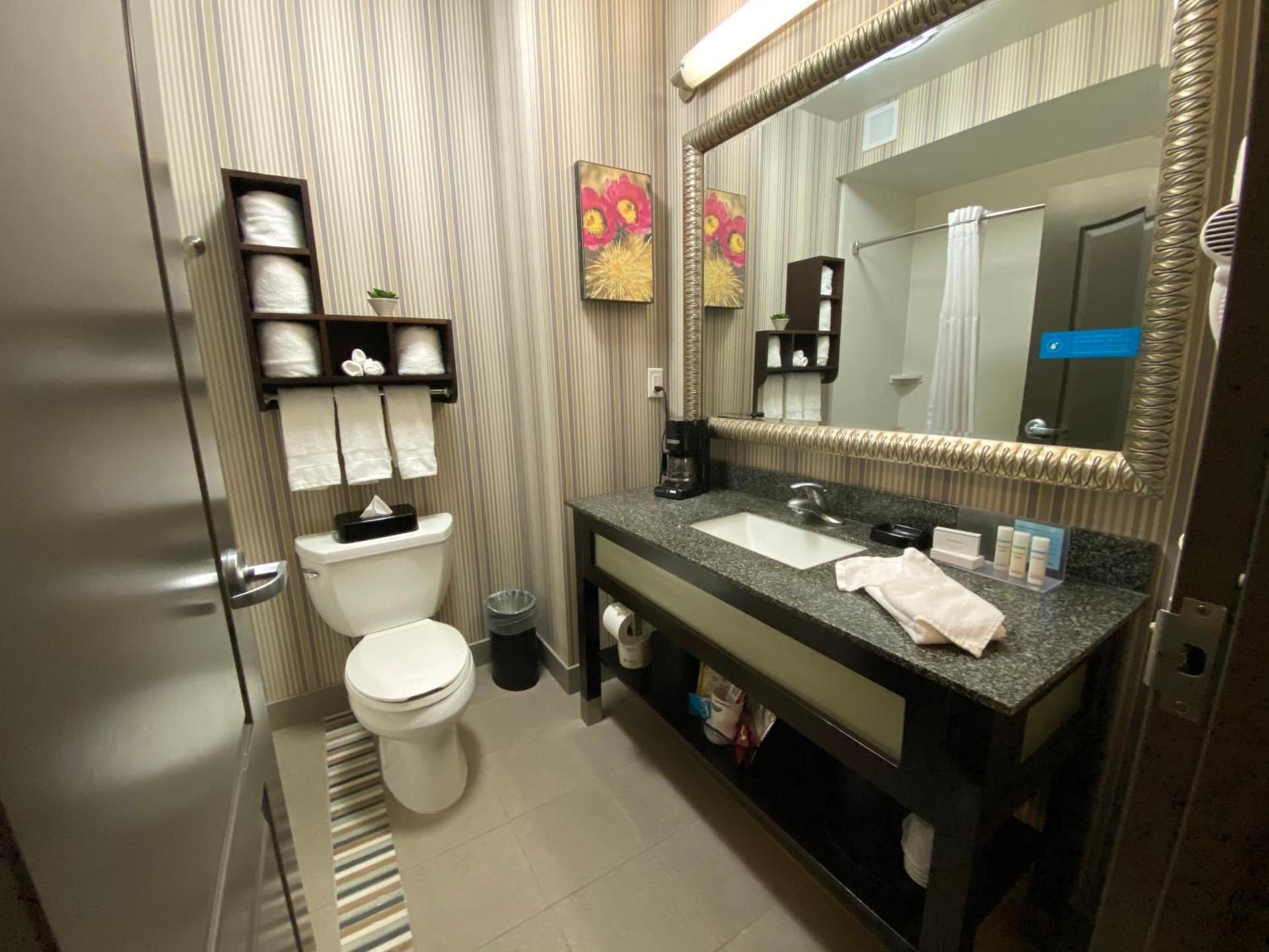 Hampton Inn by Hilton Leesville Fort Johnson photo 12