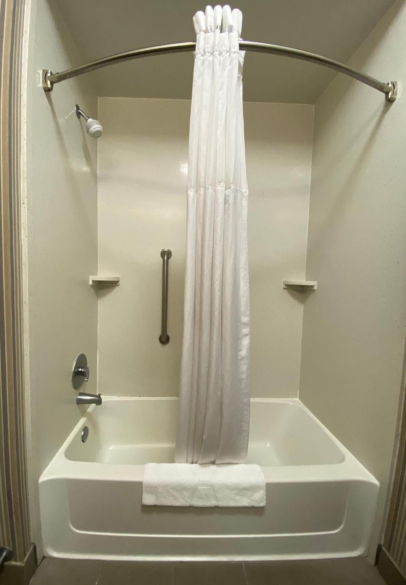 Hampton Inn by Hilton Leesville Fort Johnson photo 13