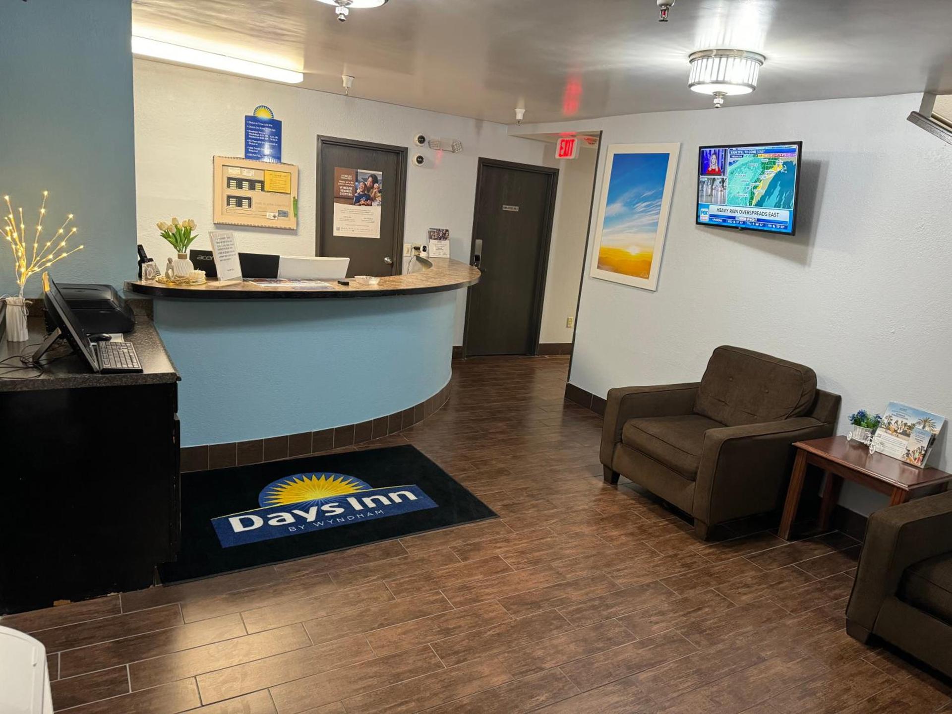Days Inn by Wyndham Salina I-70 photo 34