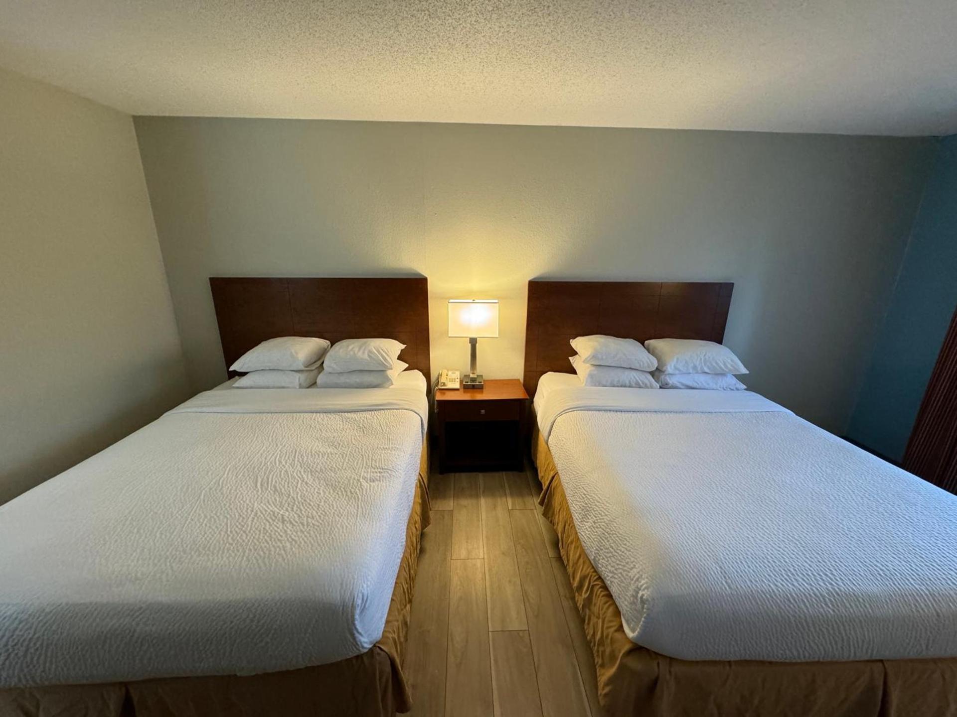 Days Inn by Wyndham Salina I-70 photo 31