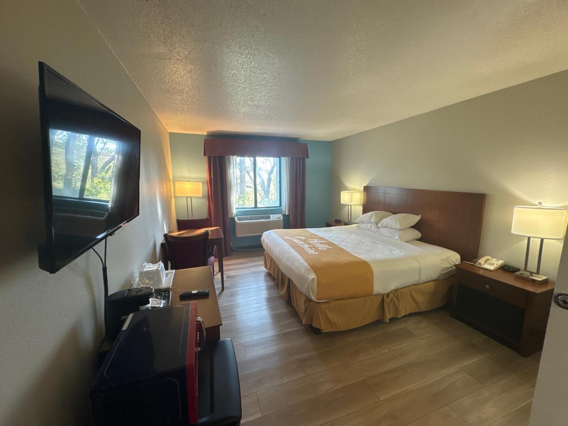 Days Inn by Wyndham Salina I-70 photo 21