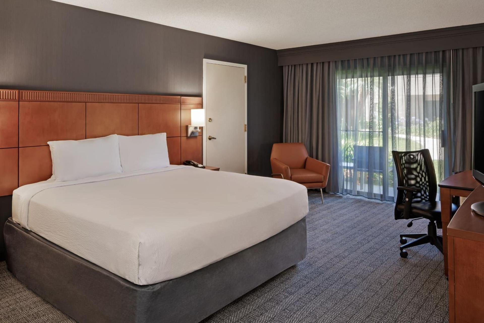 Courtyard Anaheim Buena Park photo 10