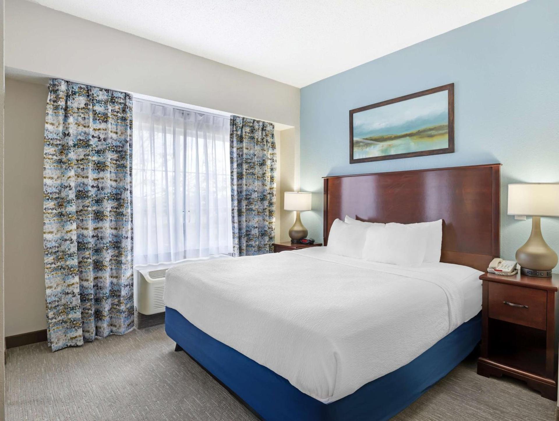 Best Western Plus Crossroads Inn & Suites photo 8