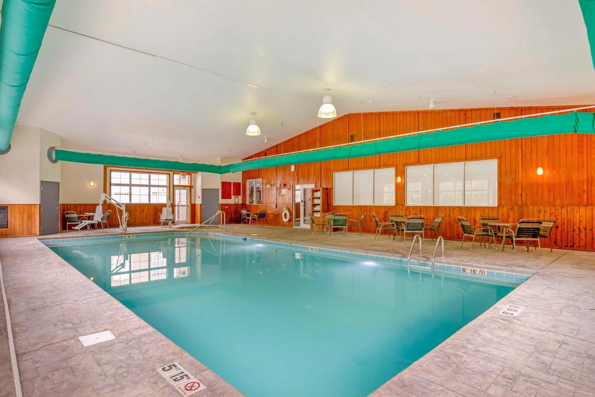 Best Western Plus Crossroads Inn & Suites photo 10