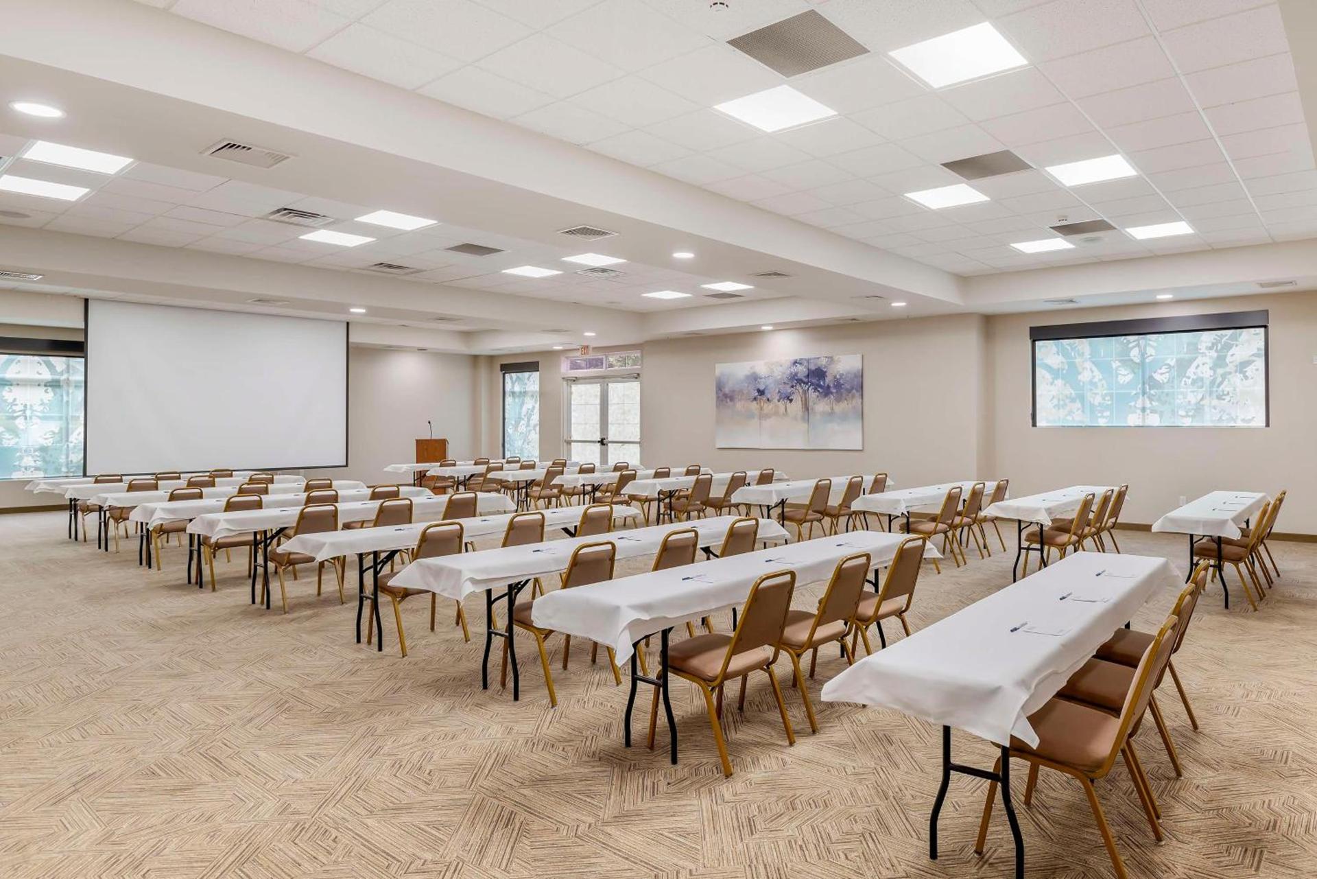 Best Western Plus Crossroads Inn & Suites photo 24