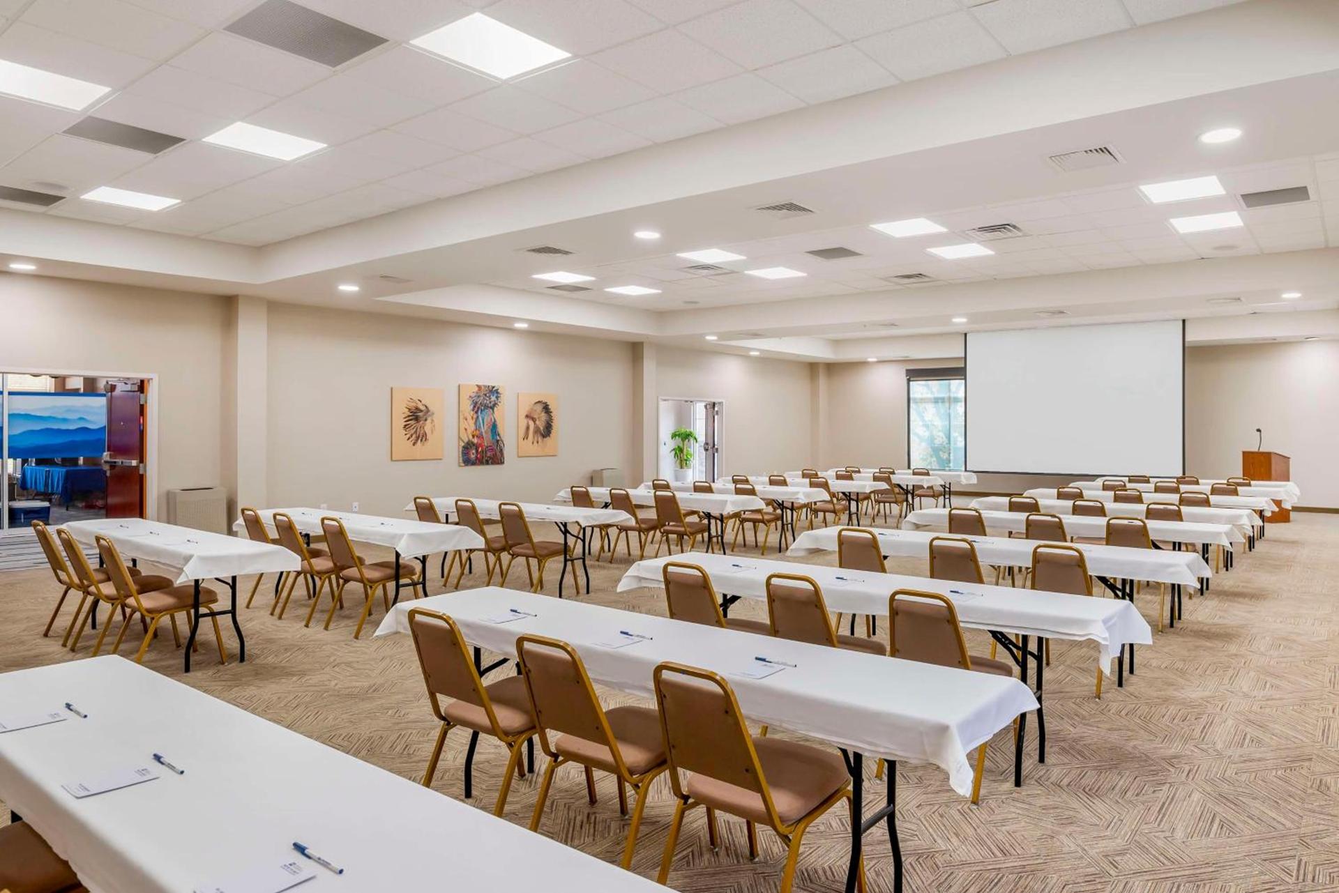 Best Western Plus Crossroads Inn & Suites photo 25