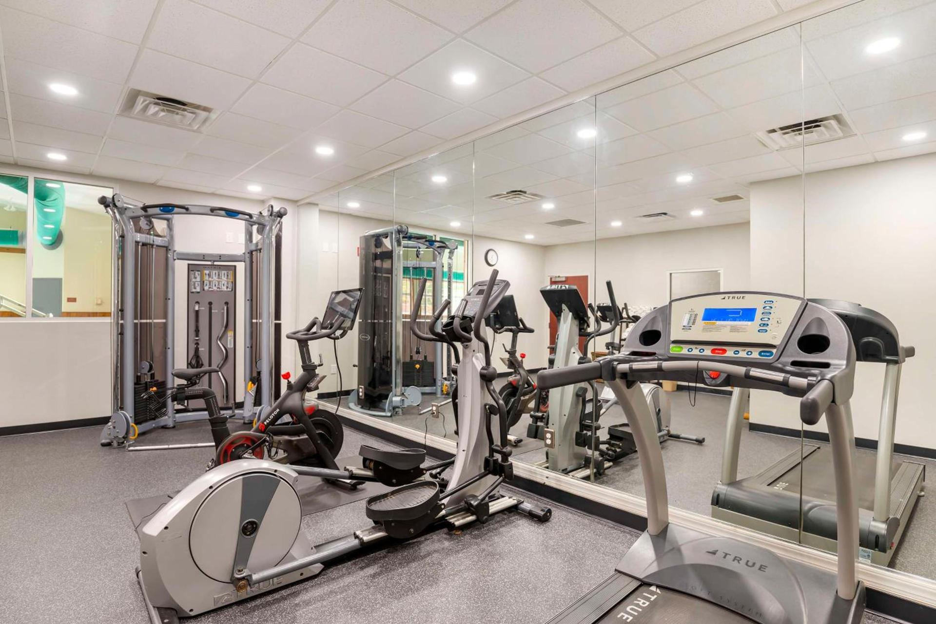 Best Western Plus Crossroads Inn & Suites photo 23