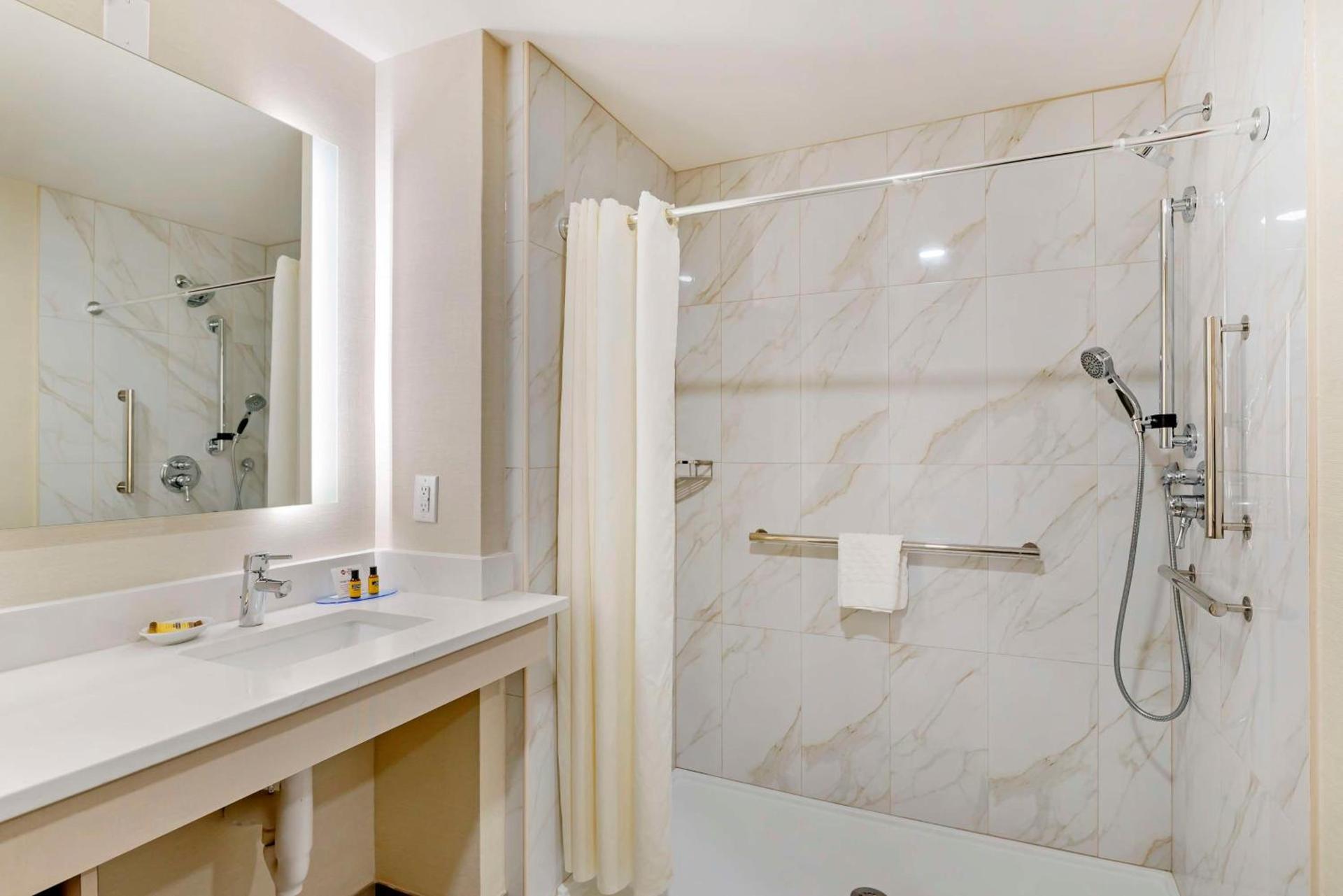 Best Western Plus Crossroads Inn & Suites photo 21