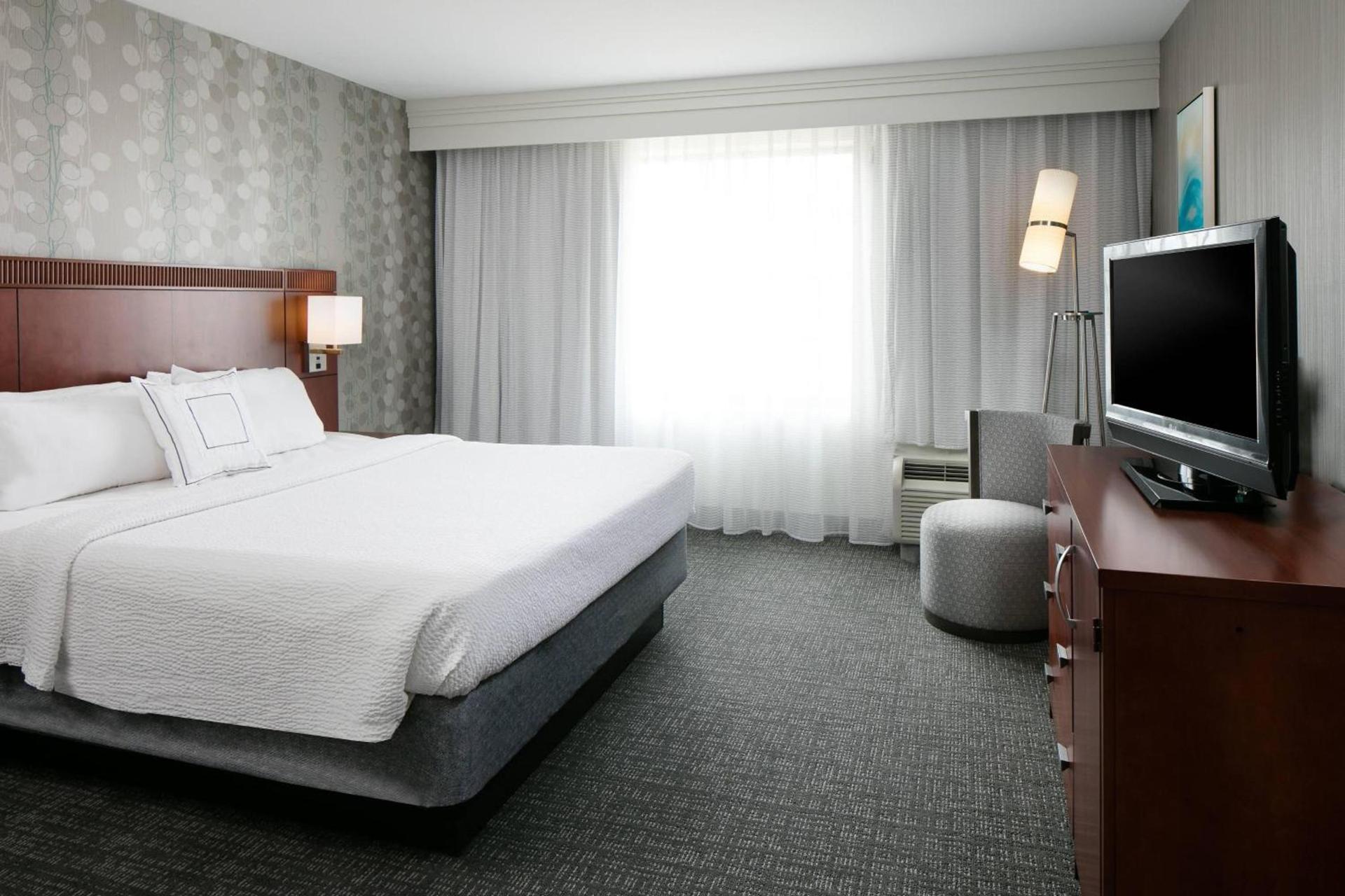 Courtyard by Marriott Omaha Aksarben Village photo 10