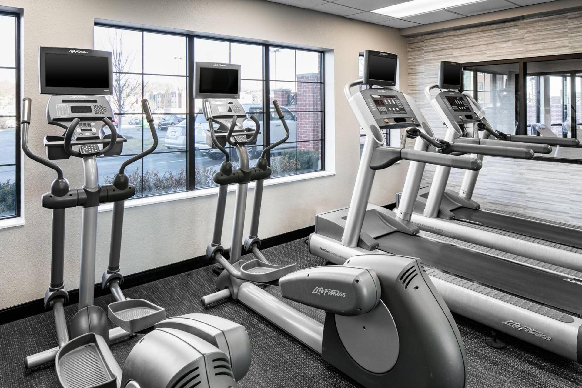 Courtyard by Marriott Omaha Aksarben Village photo 25