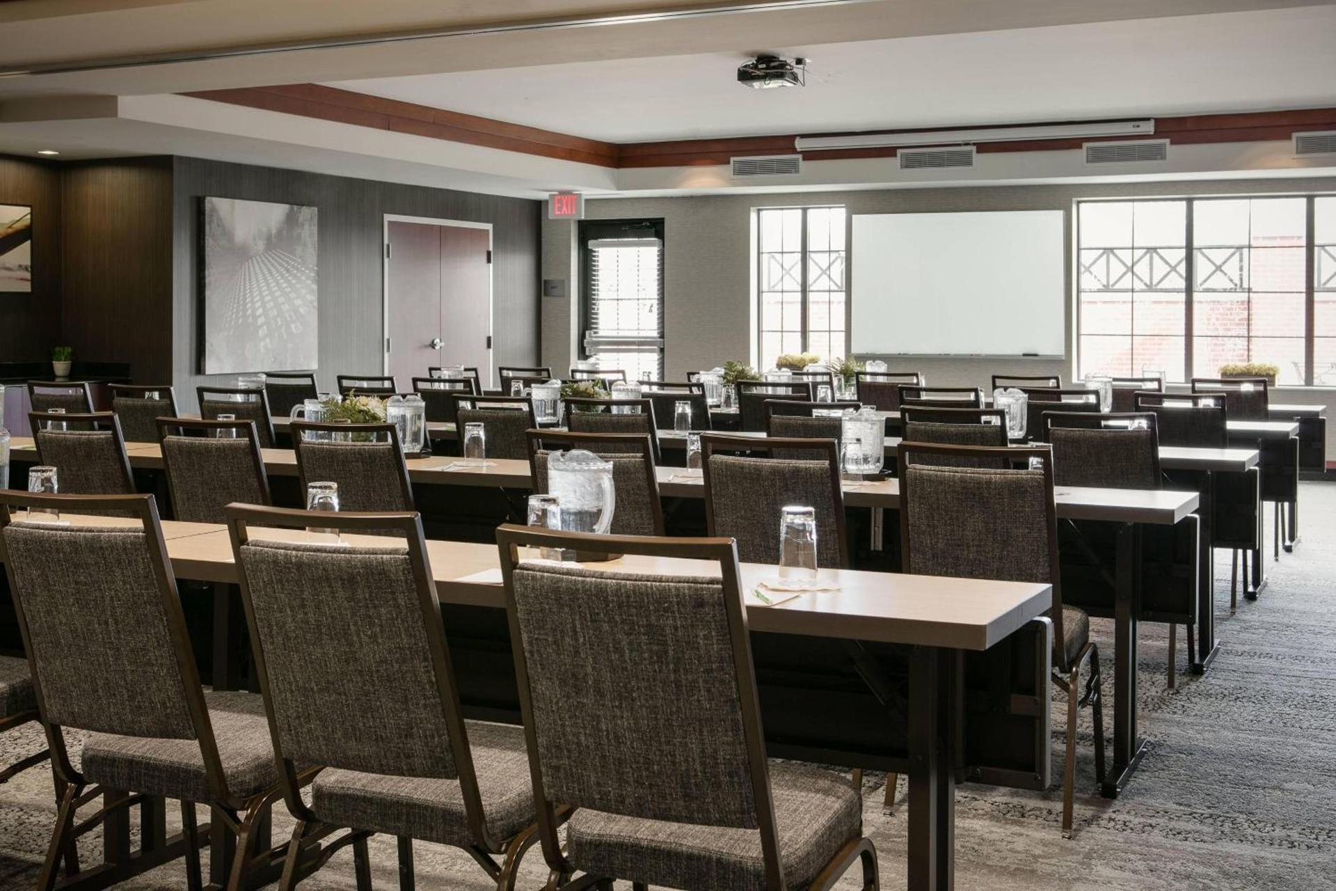 Courtyard by Marriott Omaha Aksarben Village photo 26