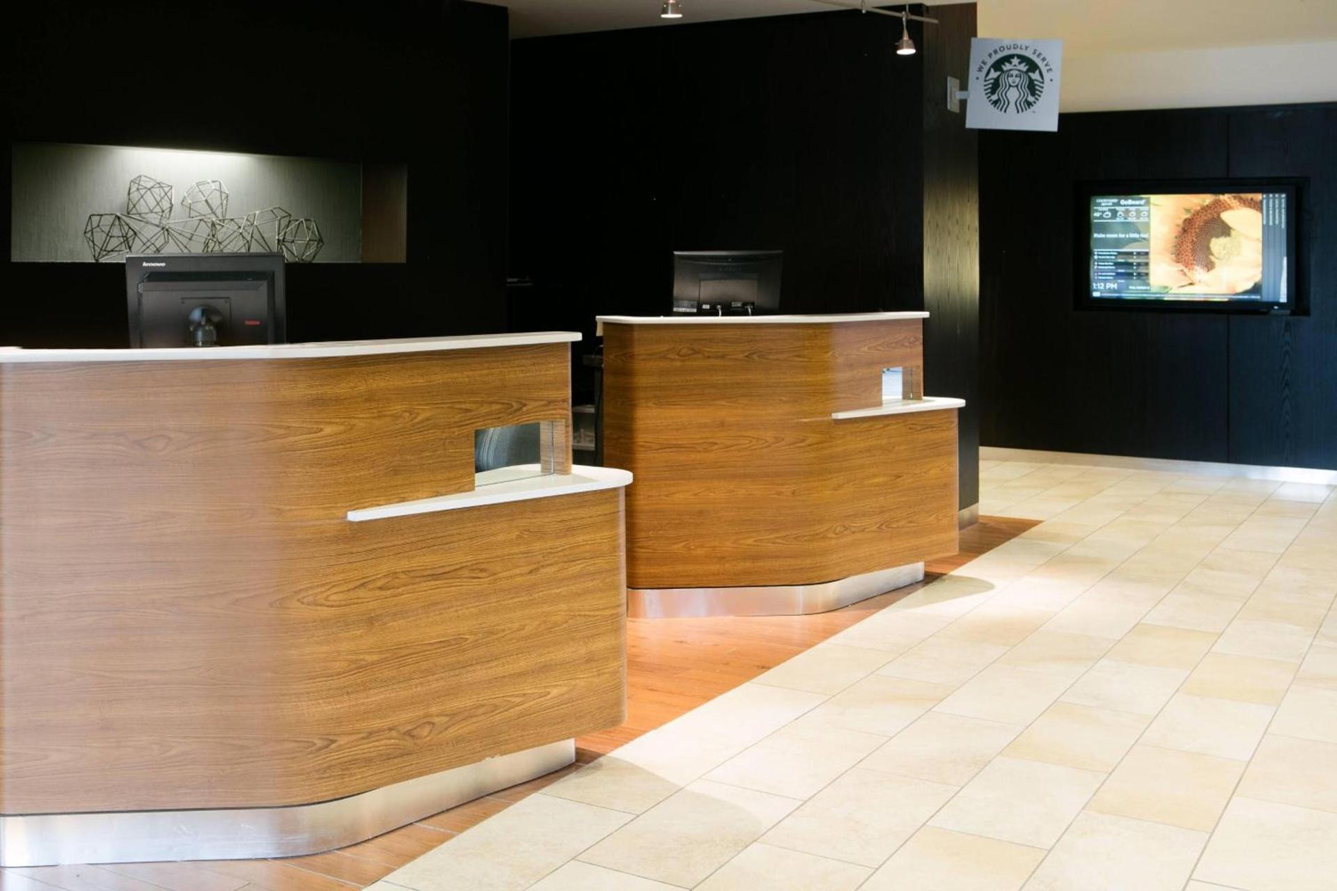 Courtyard by Marriott Omaha Aksarben Village photo 3
