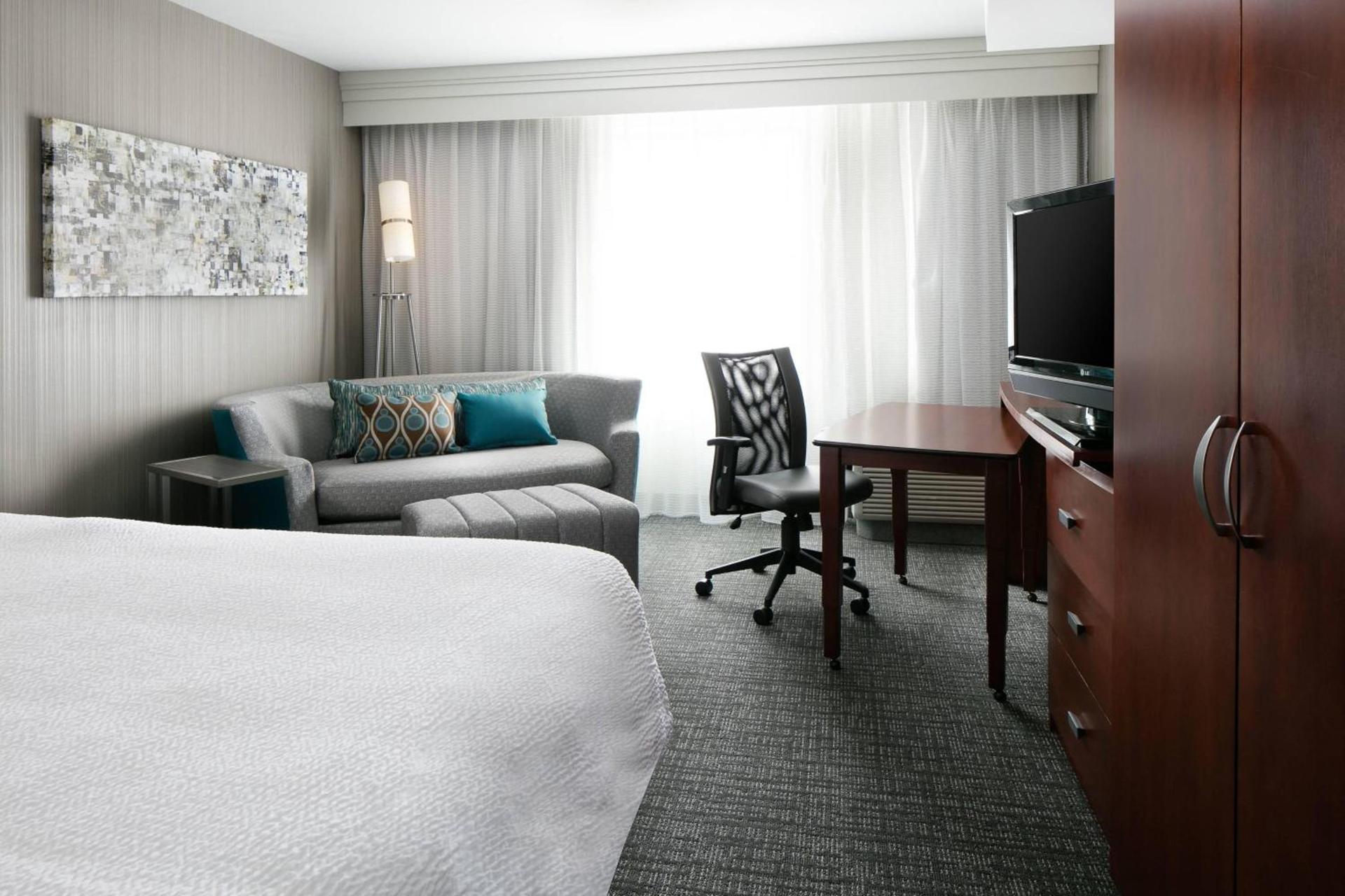 Courtyard by Marriott Omaha Aksarben Village photo 5