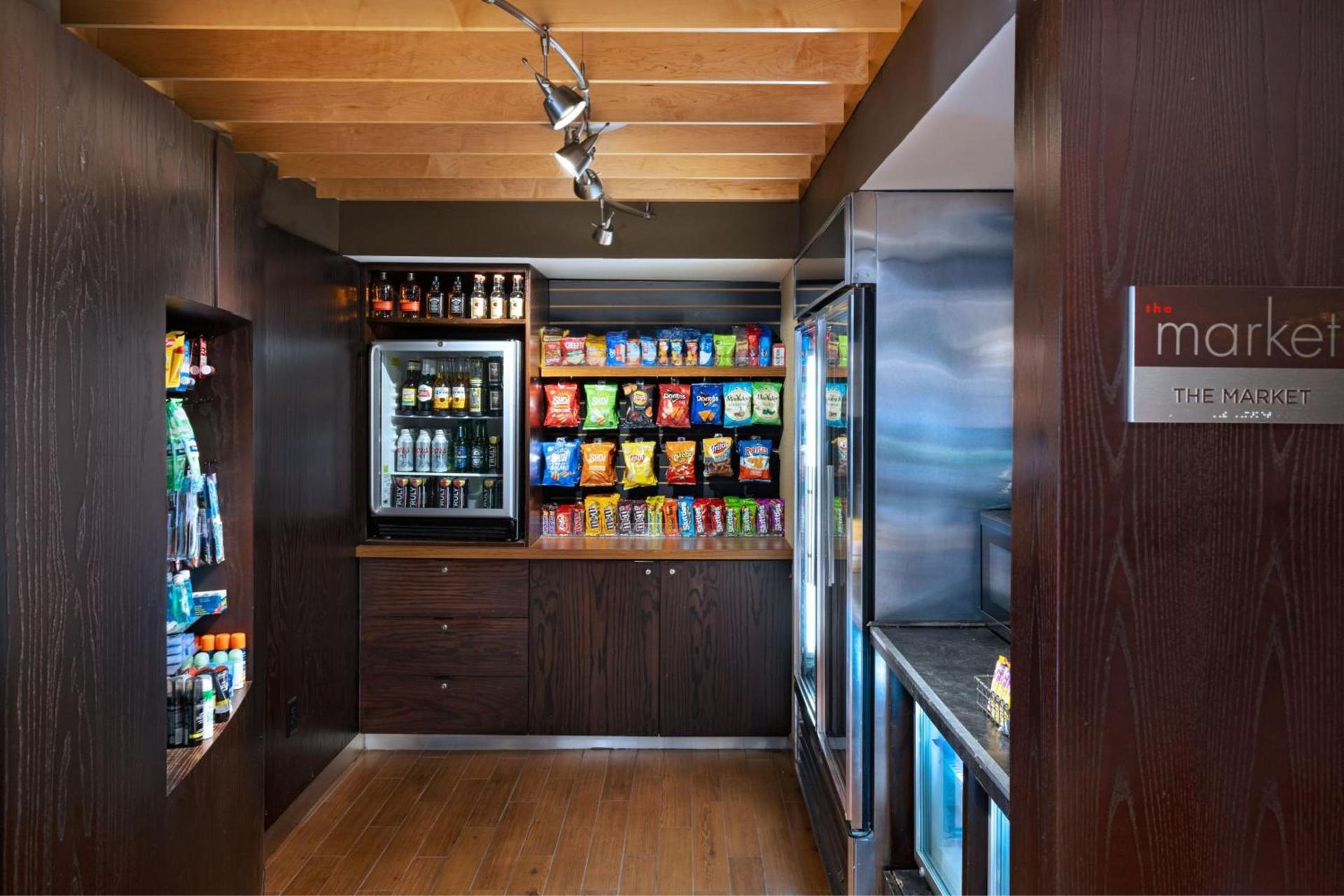 Courtyard by Marriott Omaha Aksarben Village photo 15