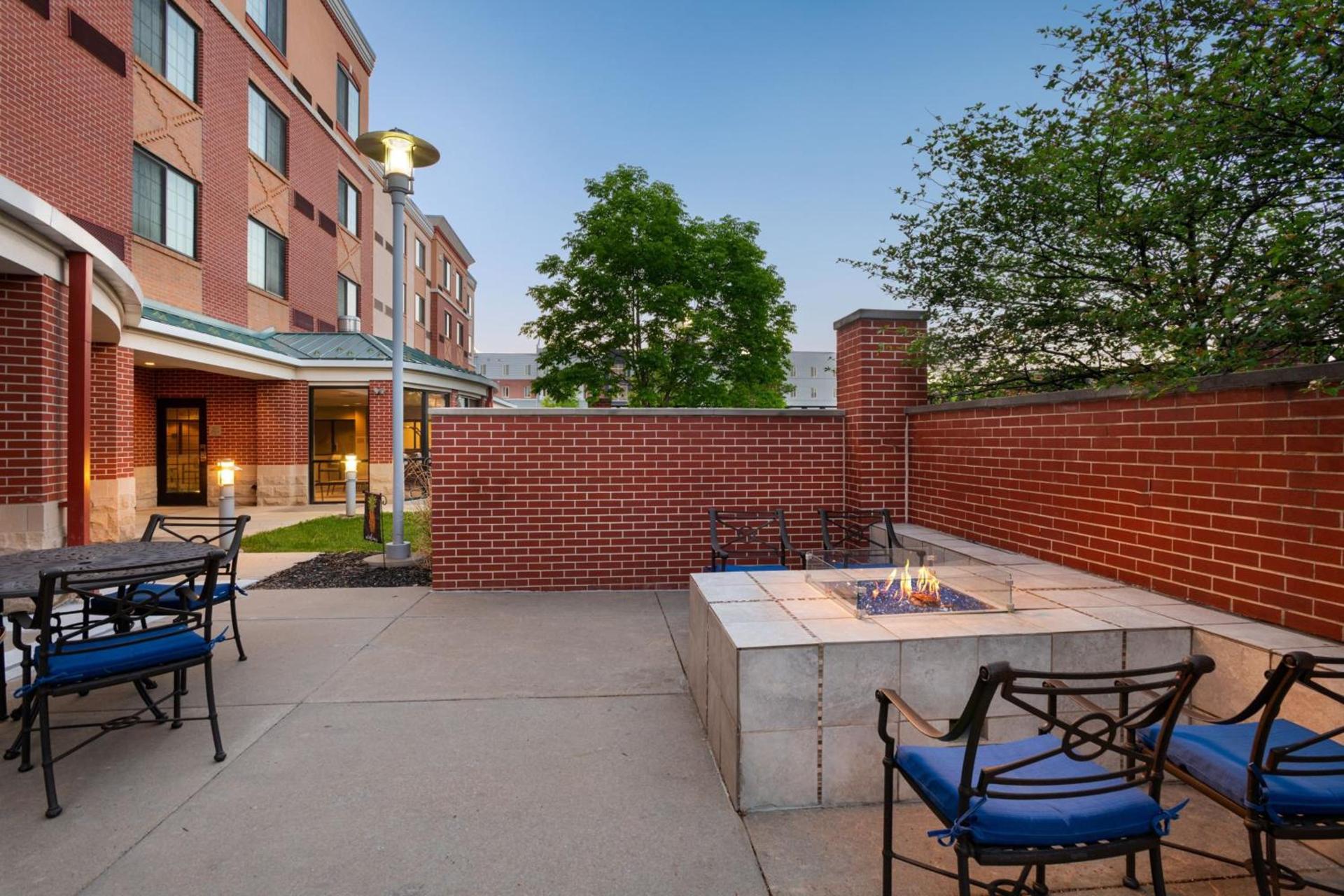 Courtyard by Marriott Omaha Aksarben Village photo 17