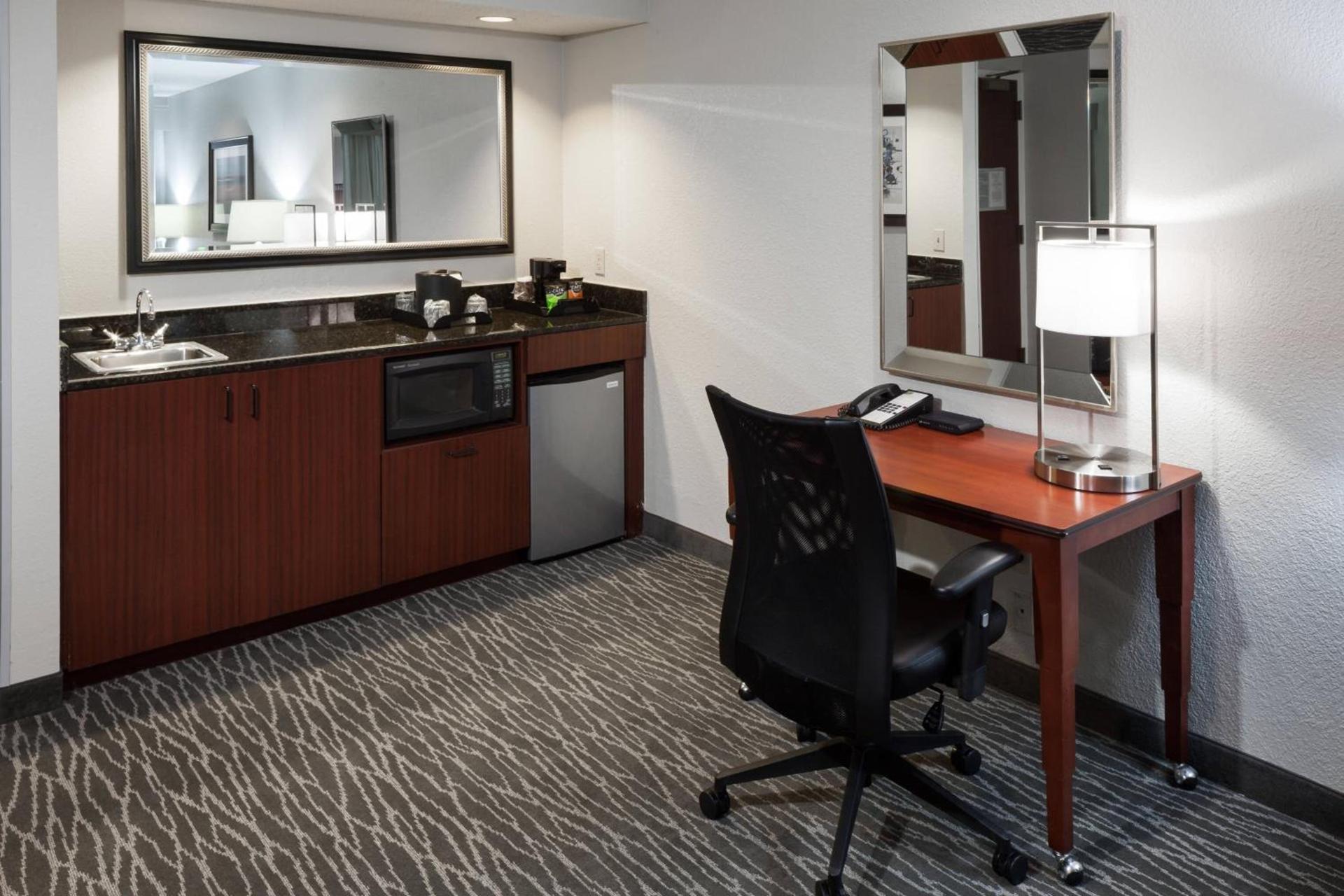 Courtyard by Marriott Waco photo 11