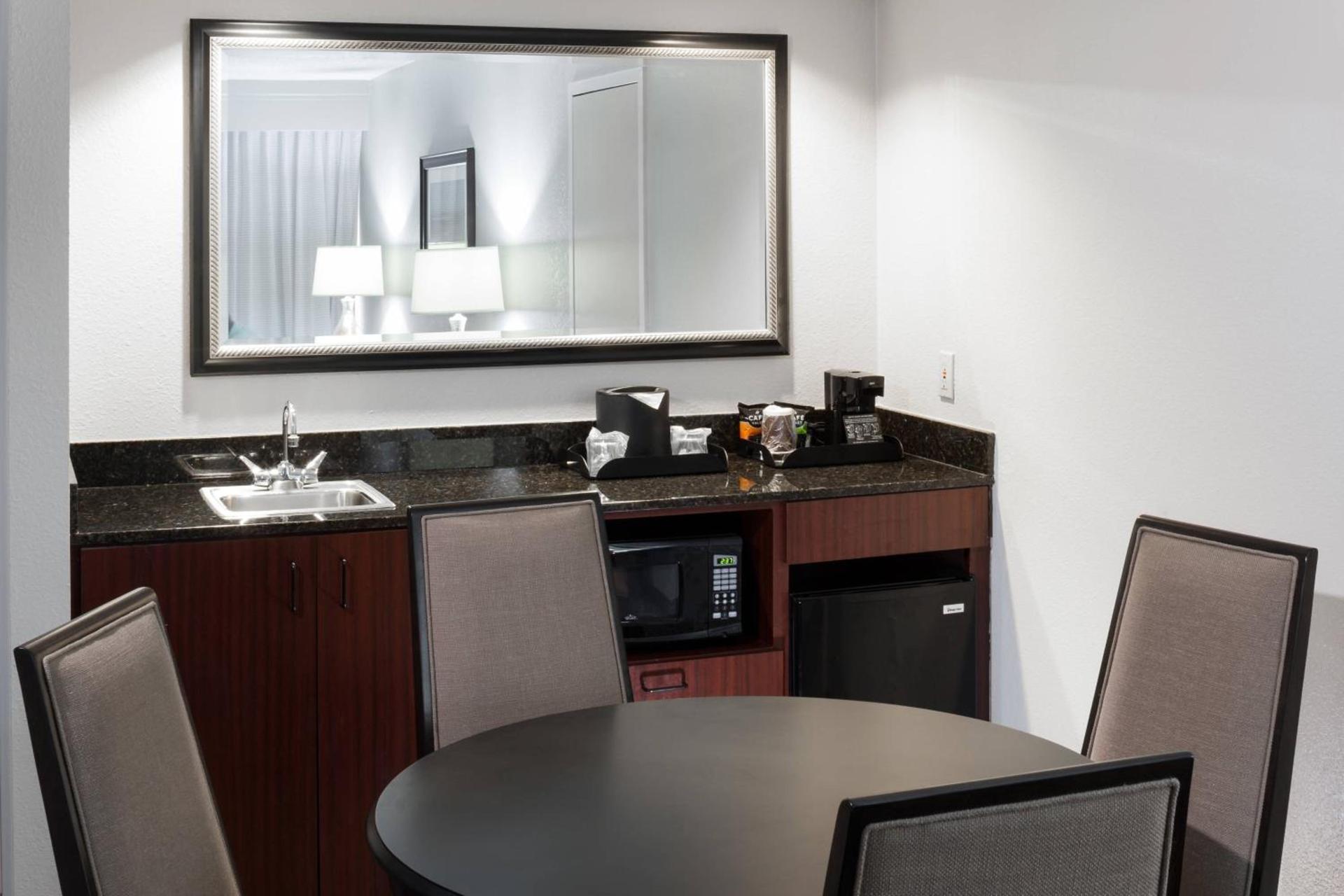 Courtyard by Marriott Waco photo 14