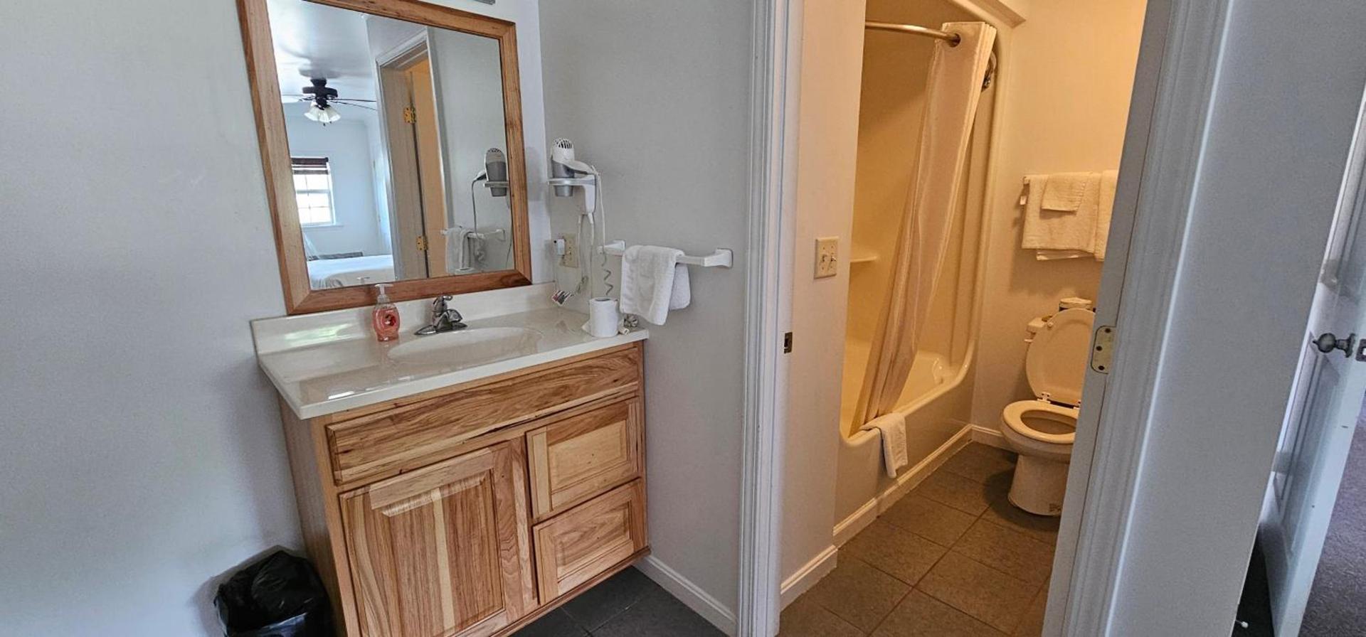 Beverly Hills Inn photo 26