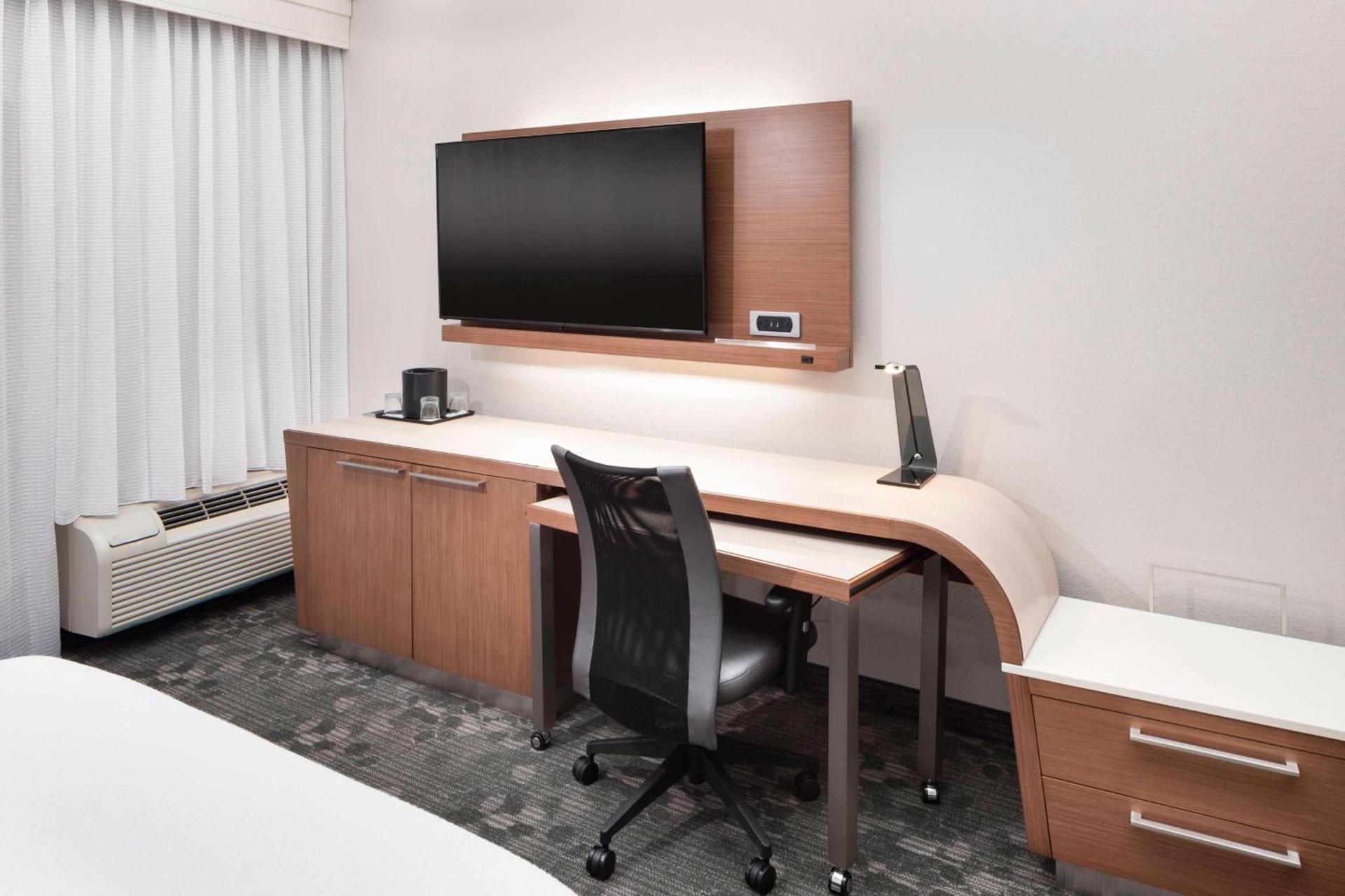 Courtyard by Marriott Pensacola photo 11