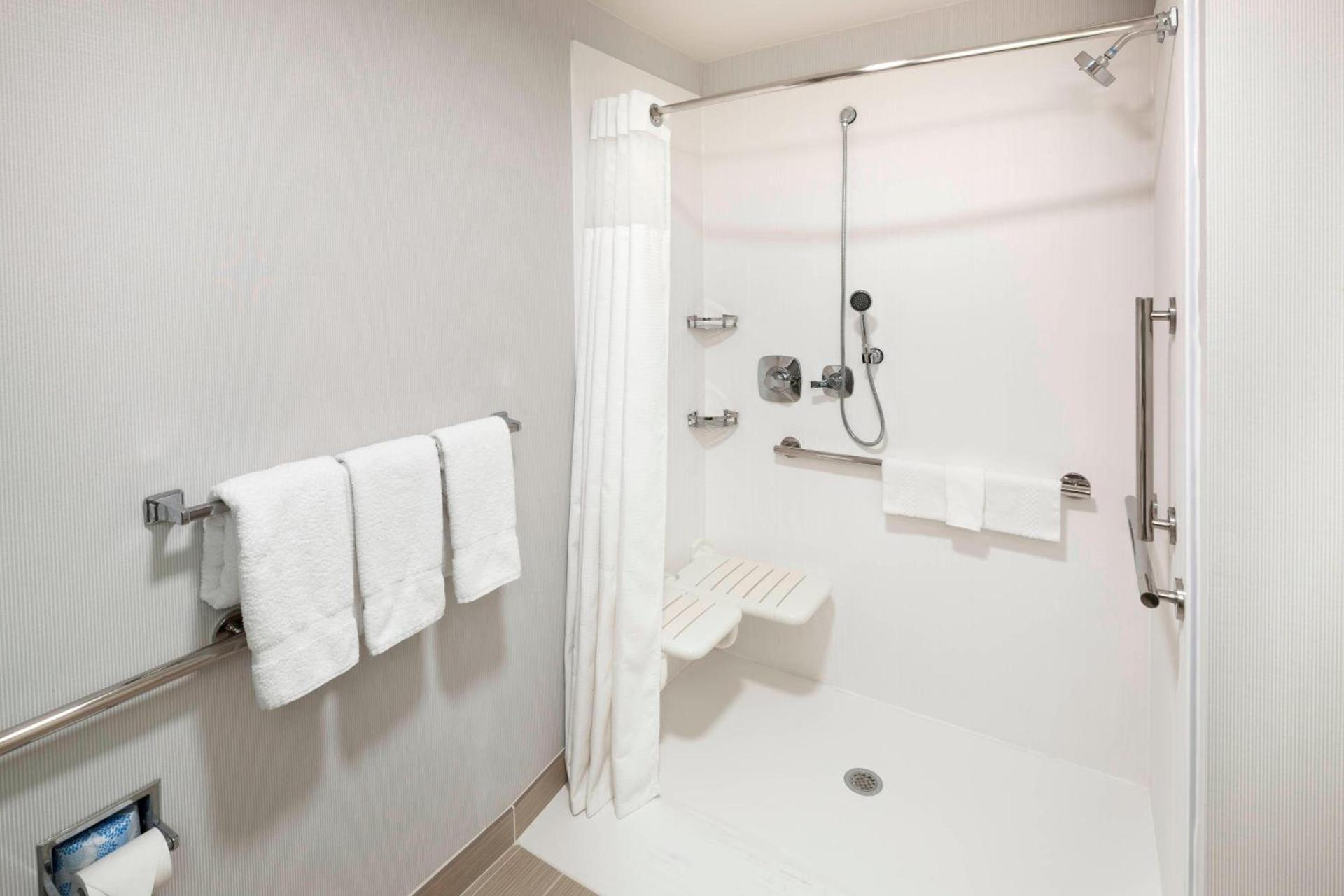 Courtyard by Marriott Pensacola photo 14