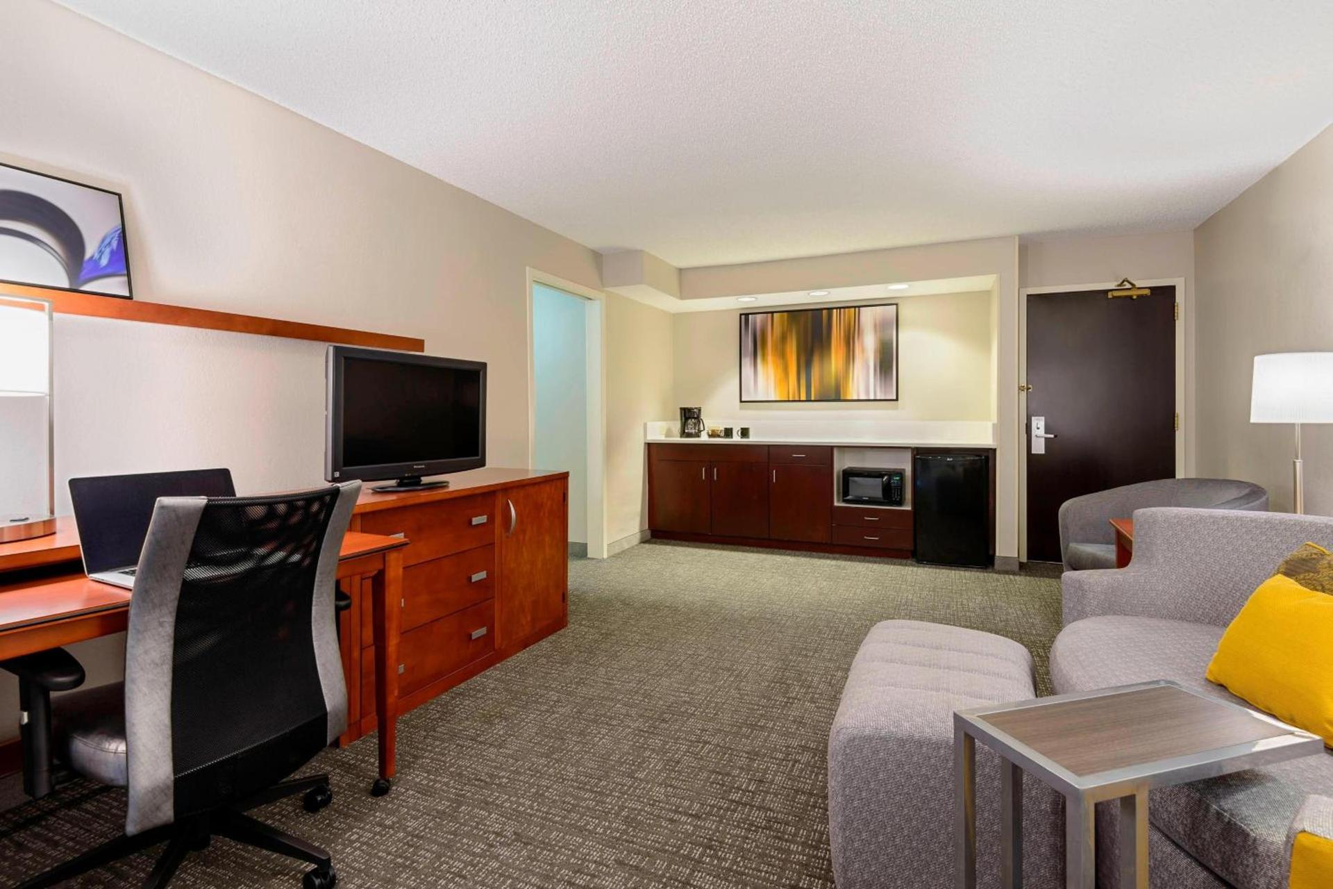 Courtyard by Marriott Gainesville FL photo 8