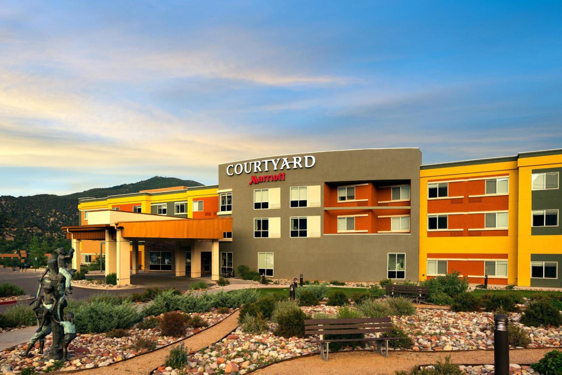 Courtyard by Marriott Glenwood Springs photo 2