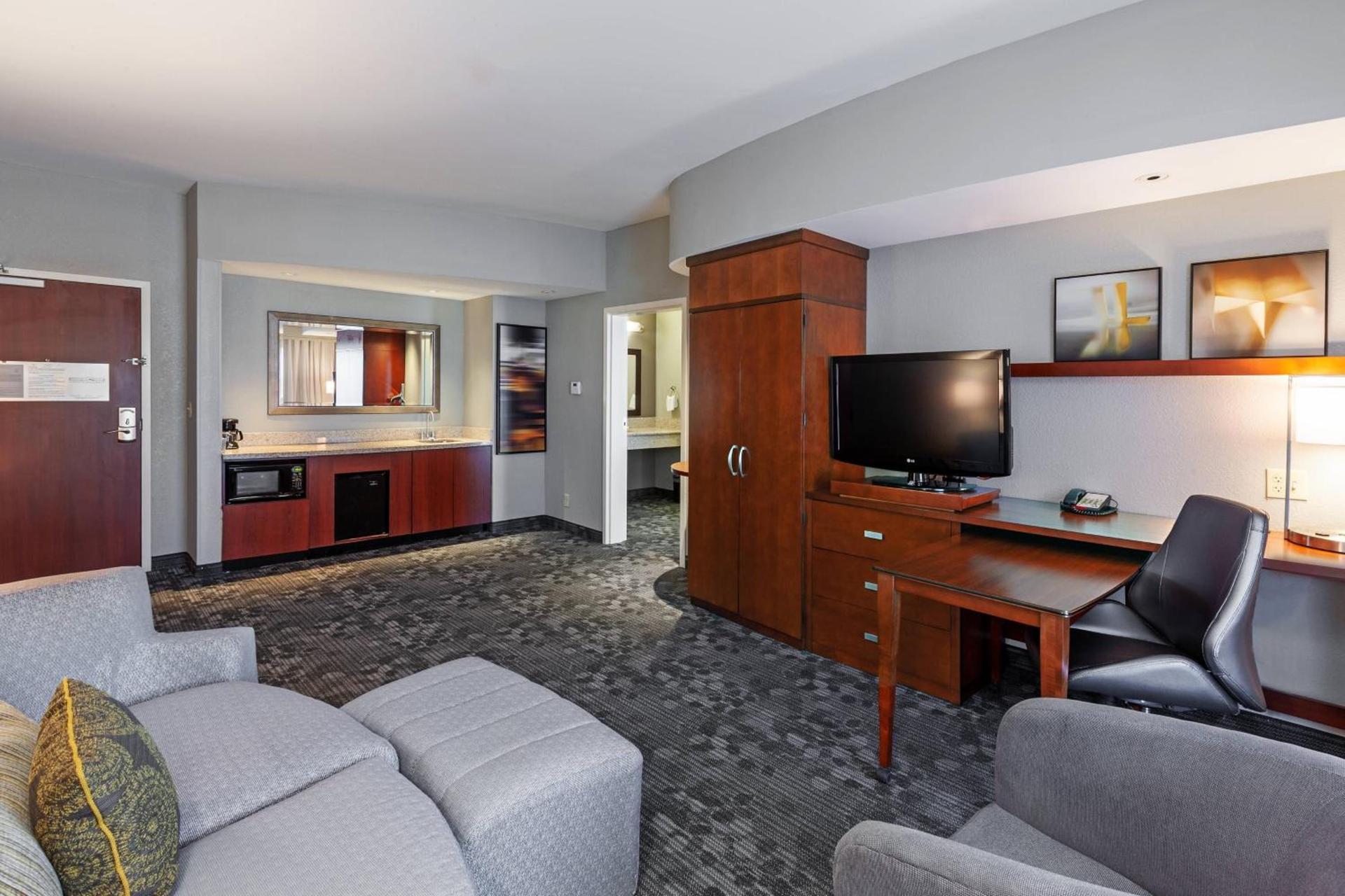Courtyard by Marriott Tulsa Woodland Hills photo 5
