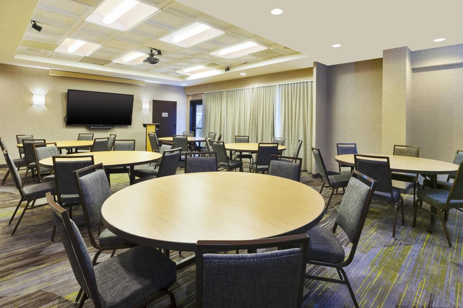 Courtyard by Marriott Secaucus Meadowlands photo 27