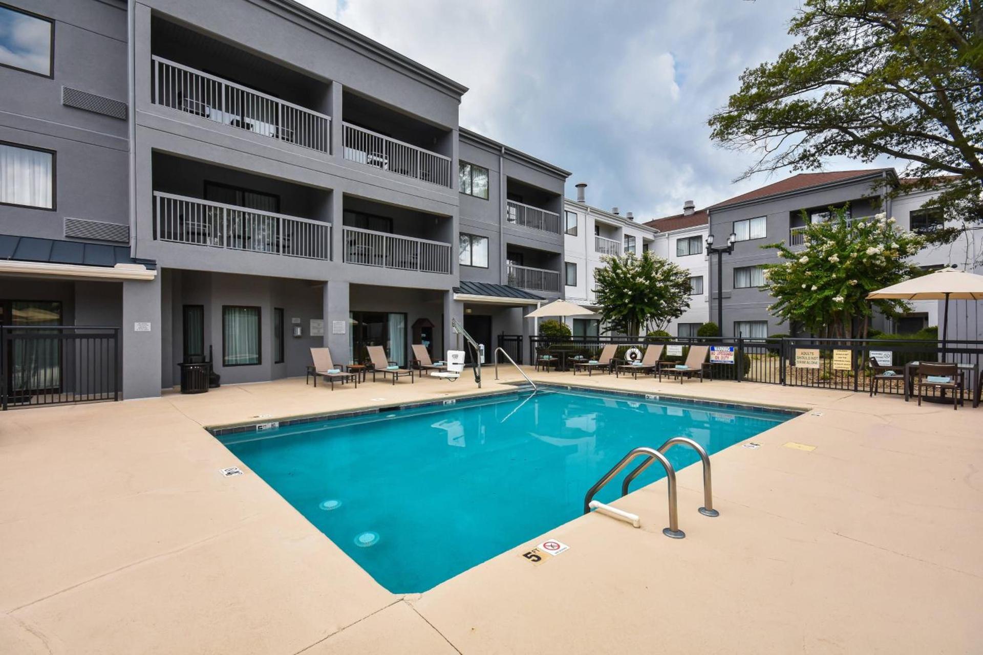 Courtyard by Marriott Charlotte Matthews photo 48