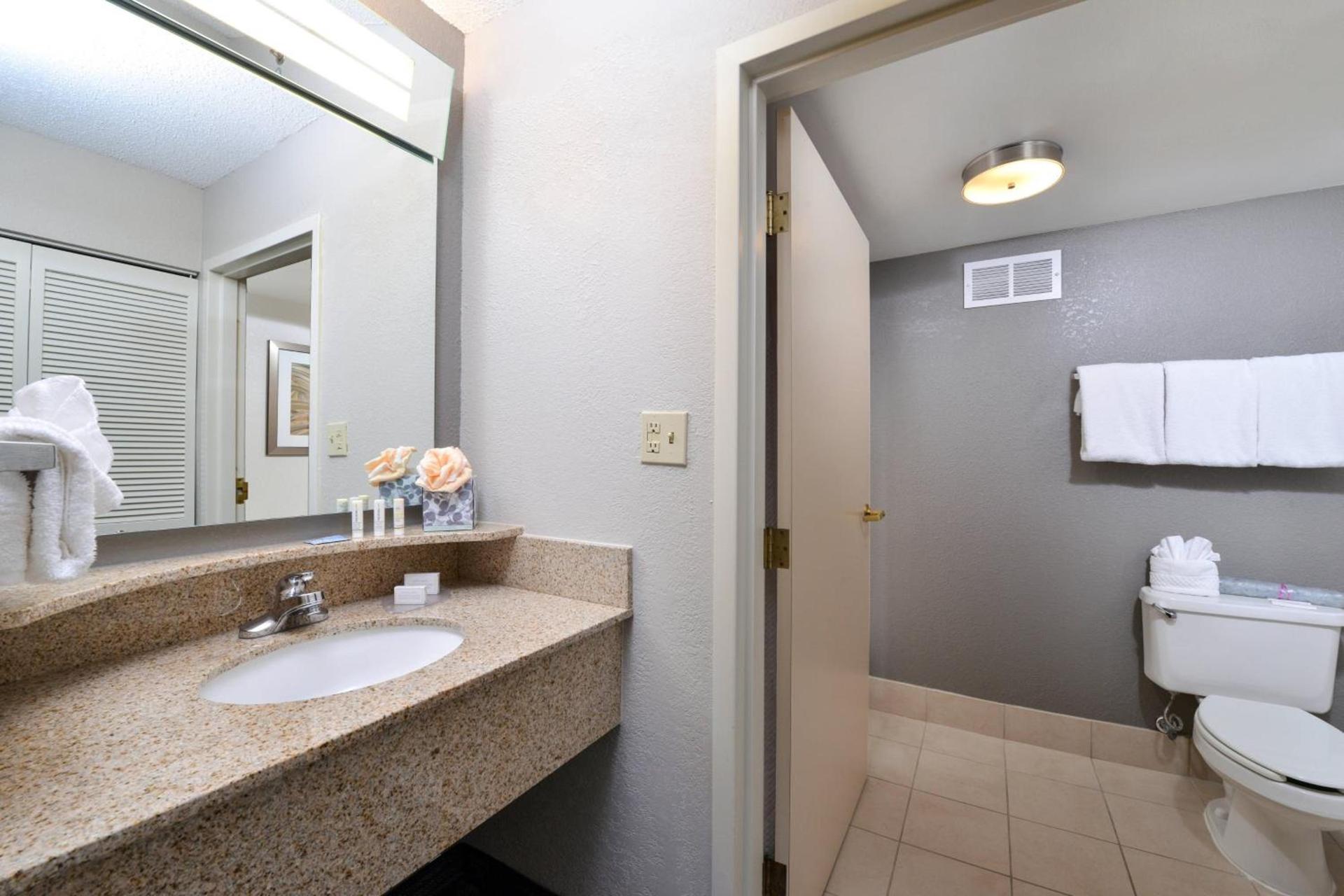 Courtyard by Marriott Charlotte Matthews photo 27