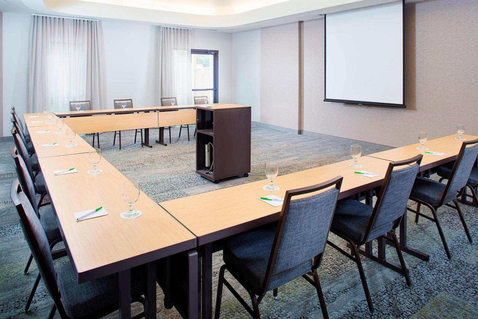 Courtyard by Marriott Roanoke Airport photo 21