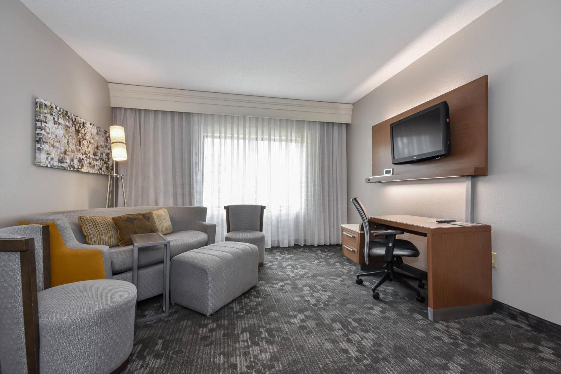 Courtyard by Marriott Charlotte Matthews photo 30