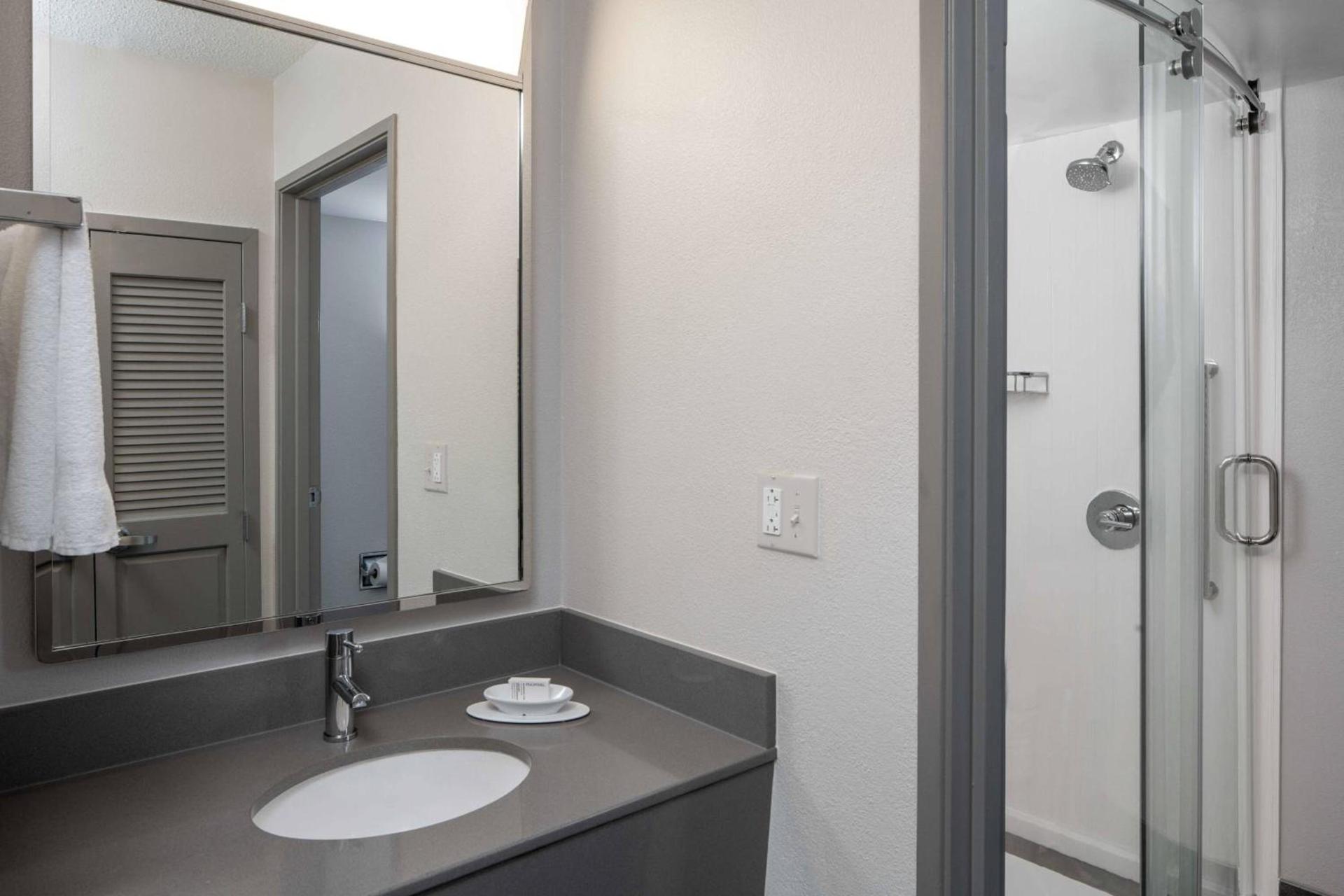 Courtyard by Marriott Covington / Mandeville photo 8