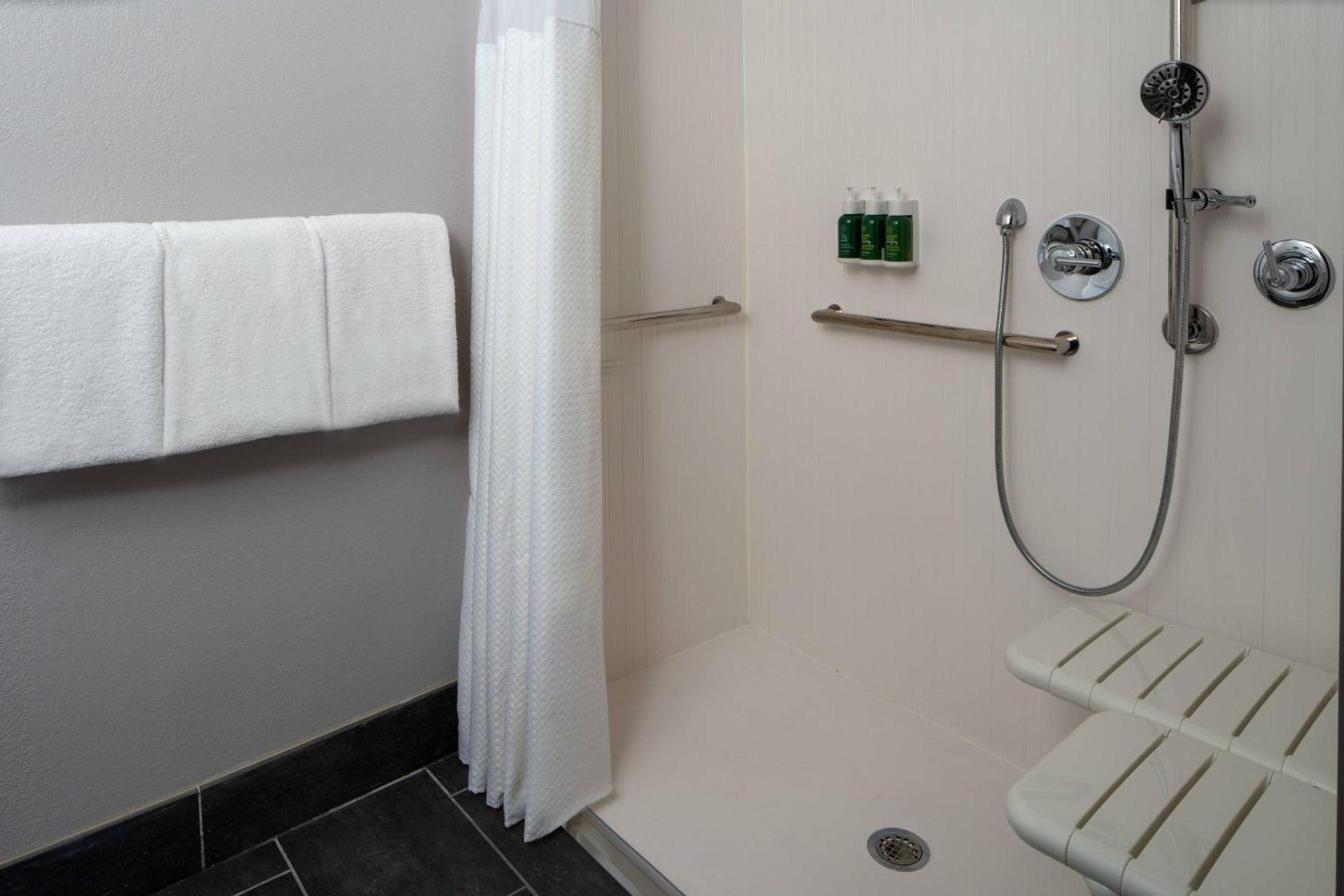 Courtyard by Marriott Covington / Mandeville photo 9