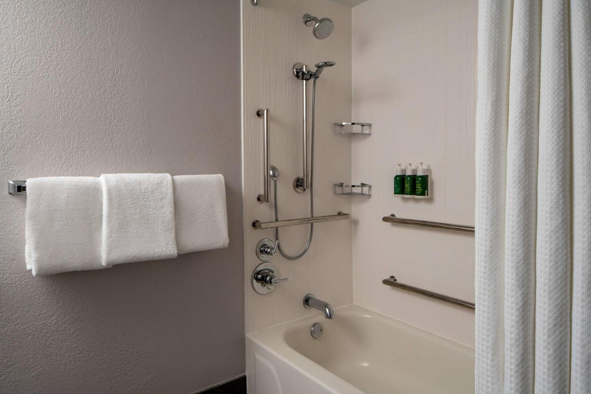Courtyard by Marriott Covington / Mandeville photo 10