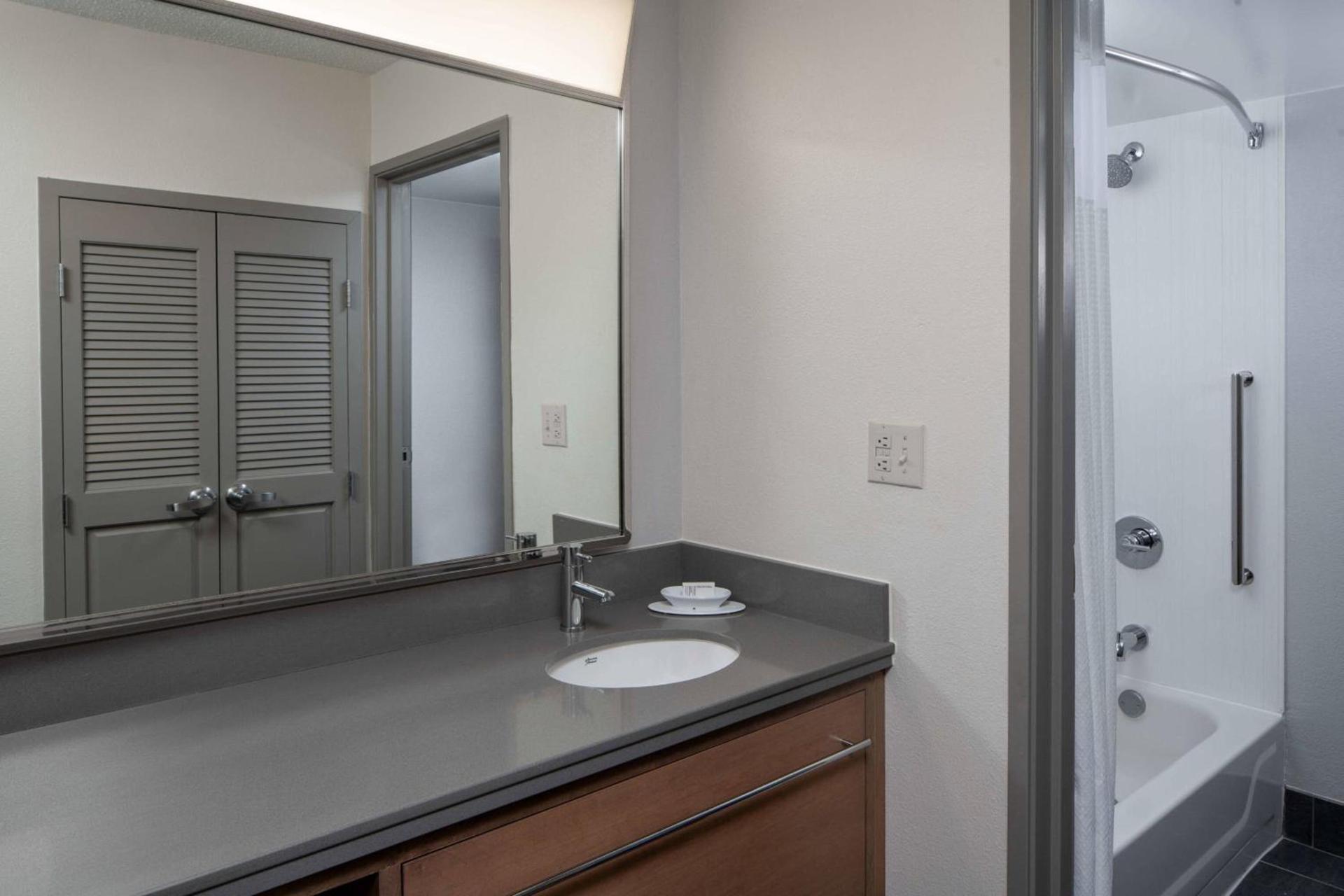 Courtyard by Marriott Covington / Mandeville photo 14