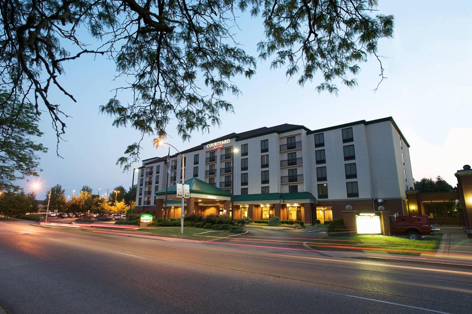 Courtyard by Marriott Bloomington photo 3