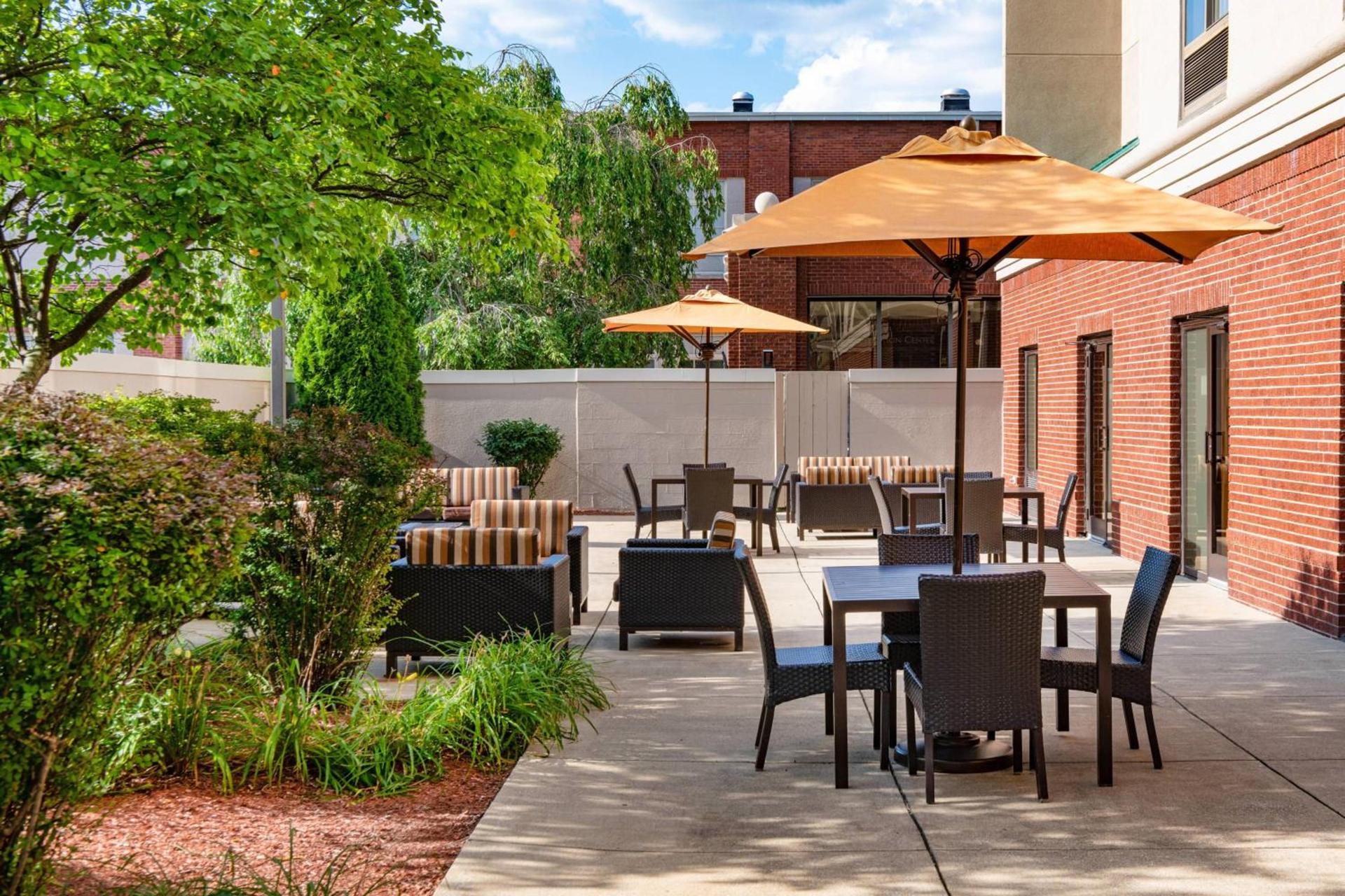 Courtyard by Marriott Bloomington photo 7