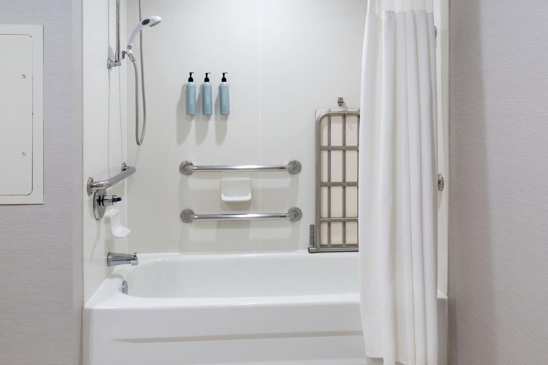 Courtyard by Marriott Buffalo Amherst/University photo 18
