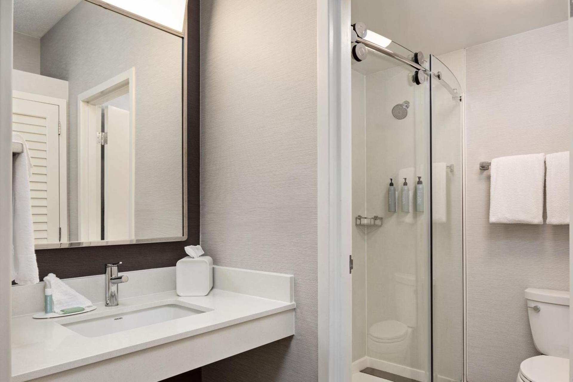 Courtyard by Marriott Chicago Waukegan / Gurnee photo 16