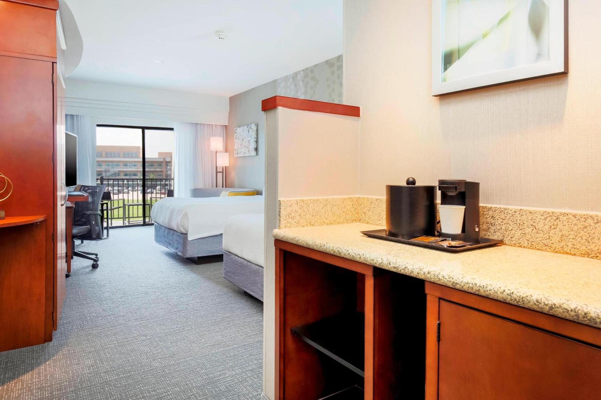Courtyard by Marriott Dallas Arlington South photo 5