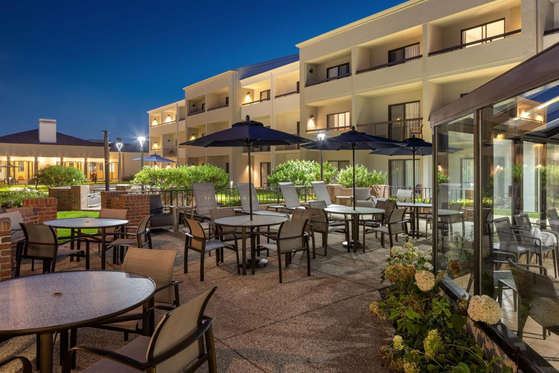 Courtyard by Marriott Chicago Waukegan / Gurnee photo 38