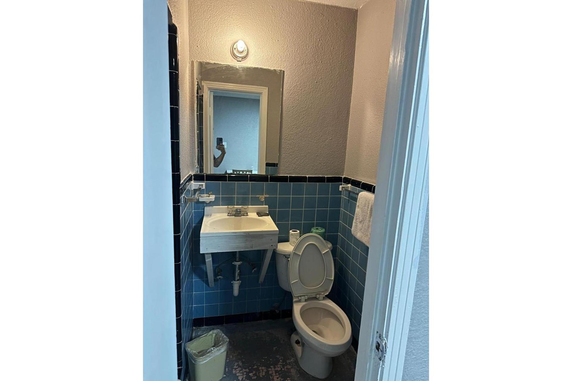 Alamo Oasis Inn and Suites By OYO San Antonio photo 9