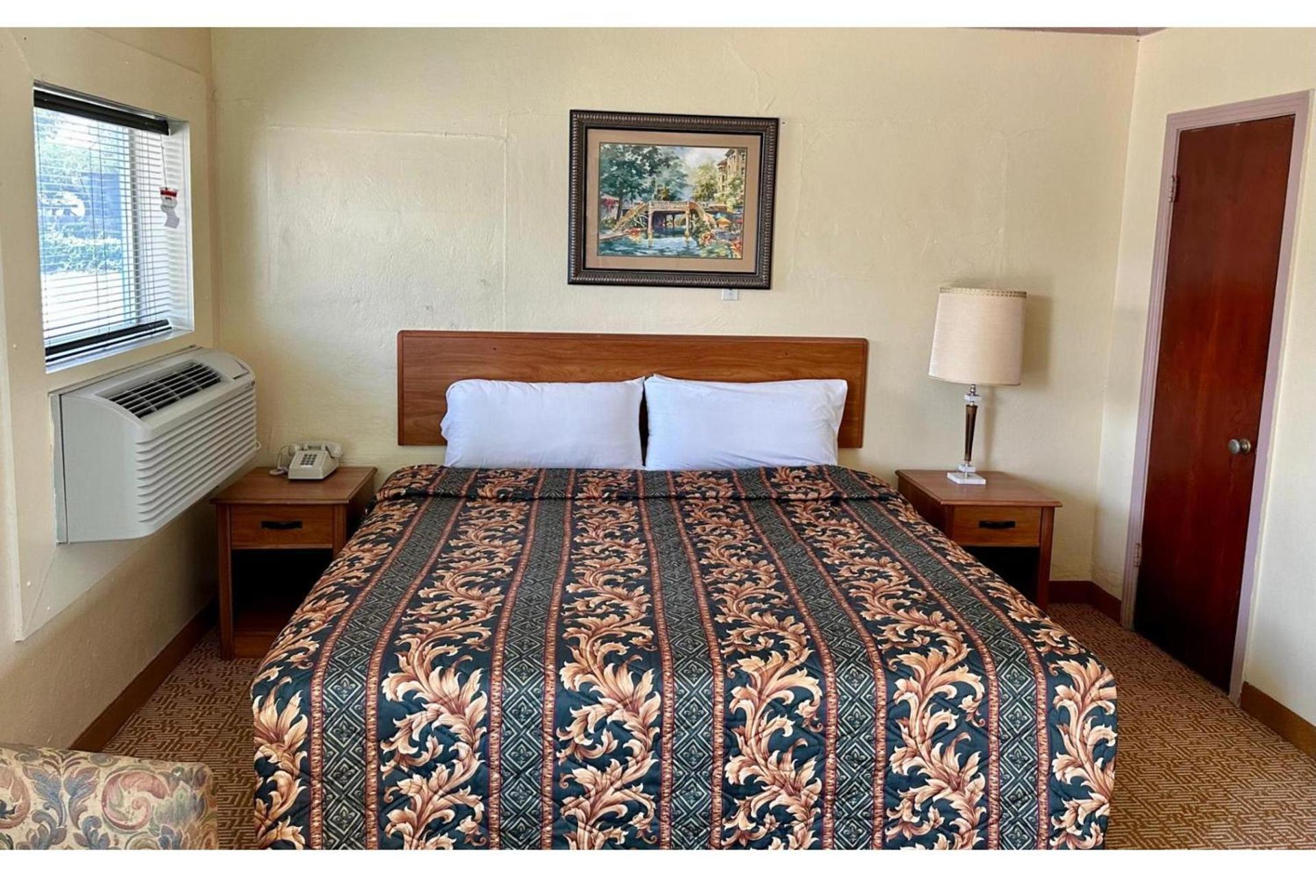 Alamo Oasis Inn and Suites By OYO San Antonio photo 6